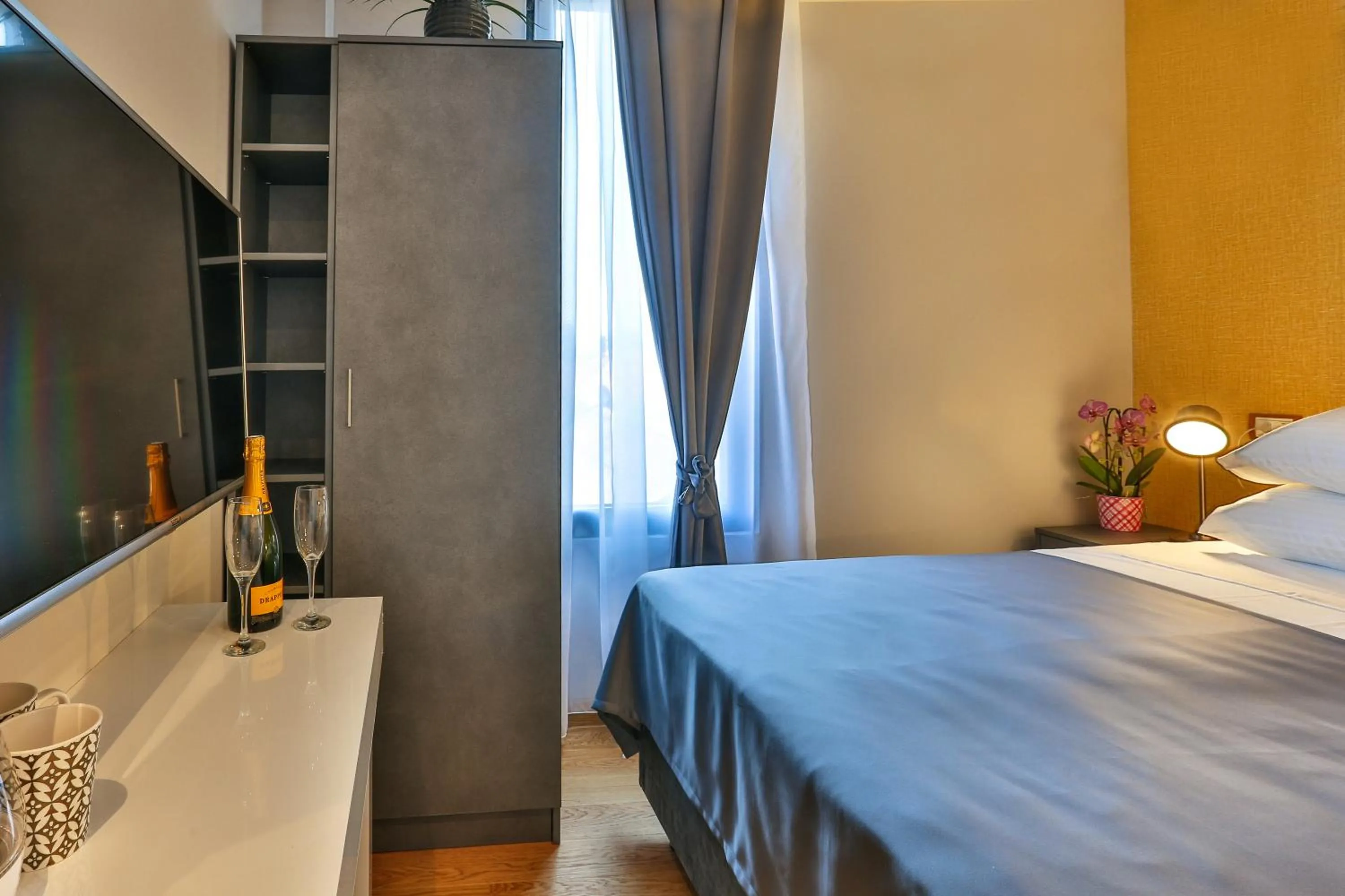 Bedroom, Bed in Hotel M