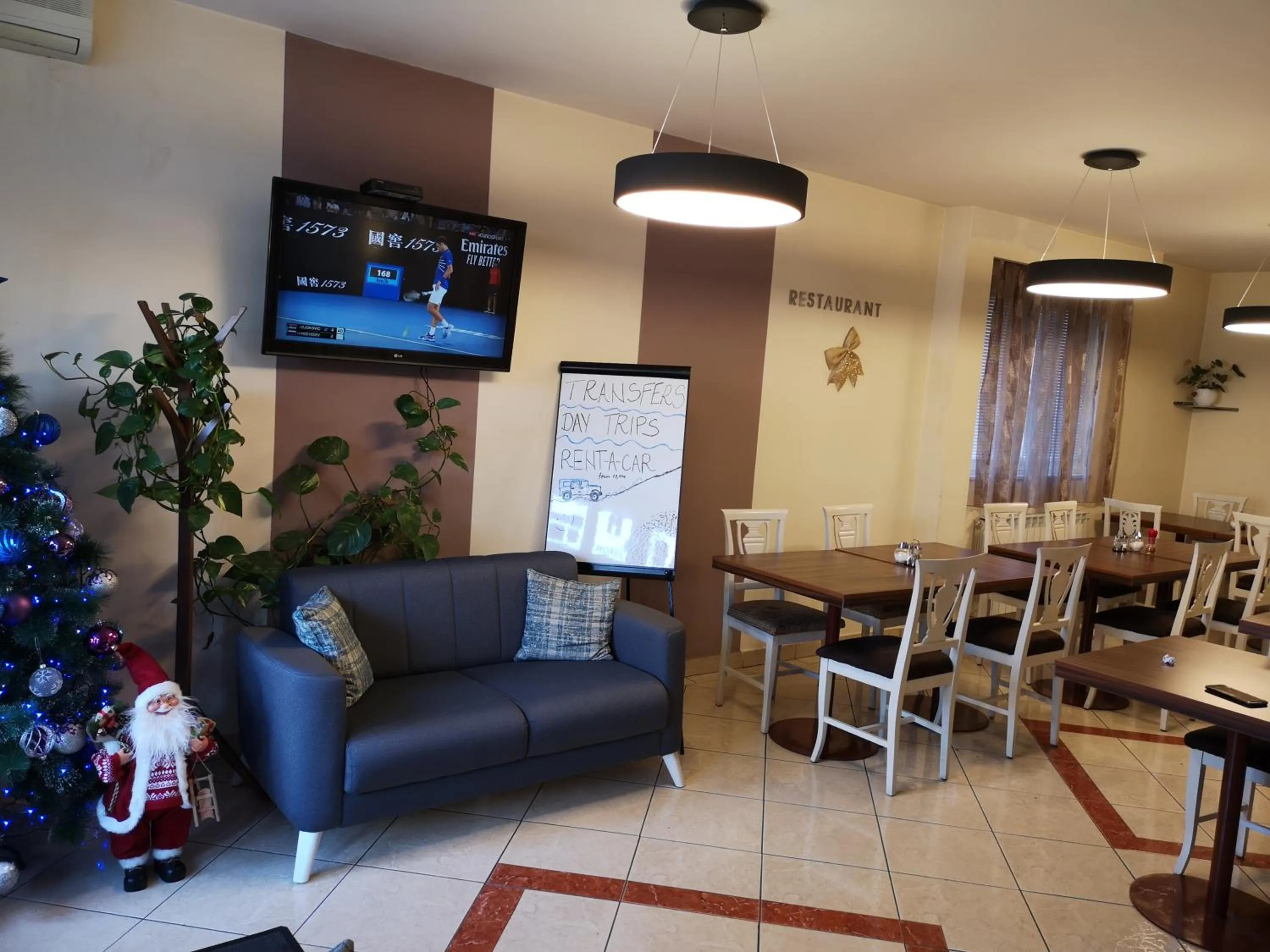 Restaurant/places to eat in Hotel M