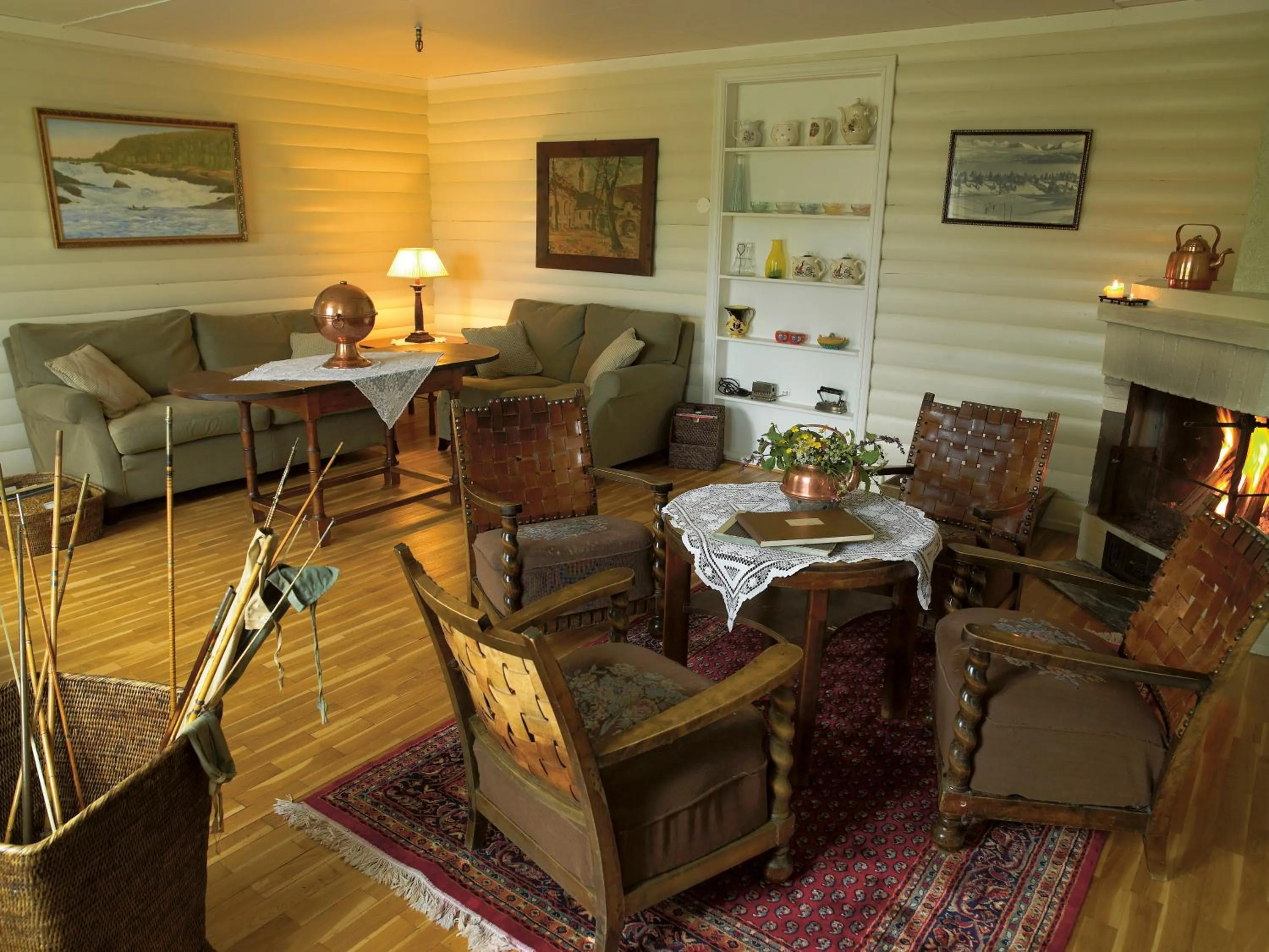 Communal lounge/ TV room in Rundhaug Gjestegard