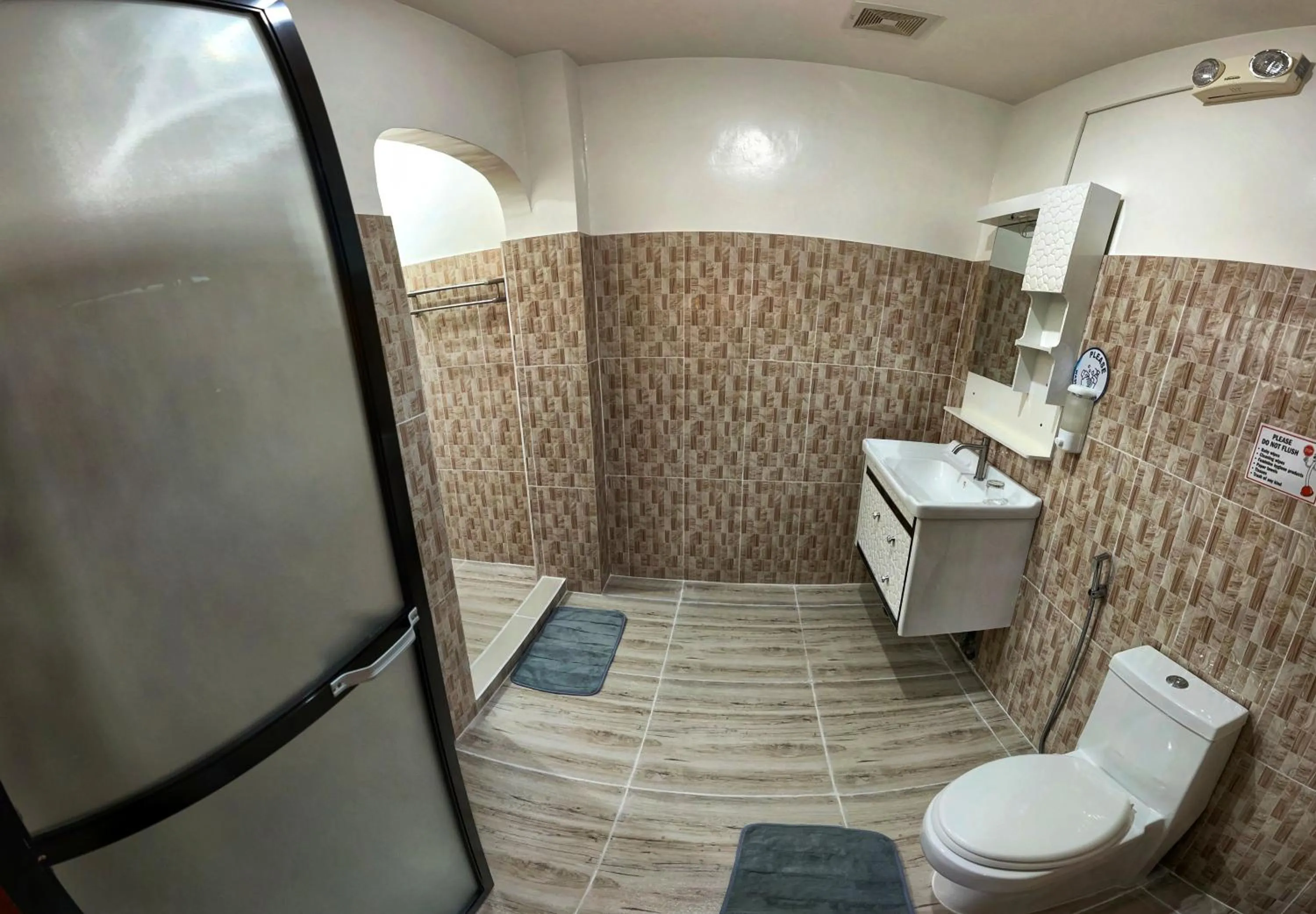 Bathroom in White Summerville Tourist Inn