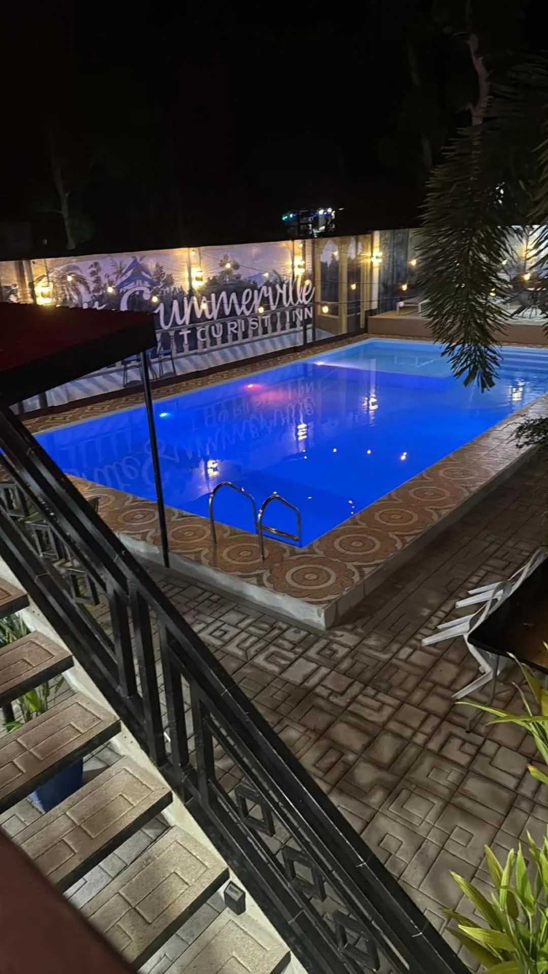 White Summerville Tourist Inn