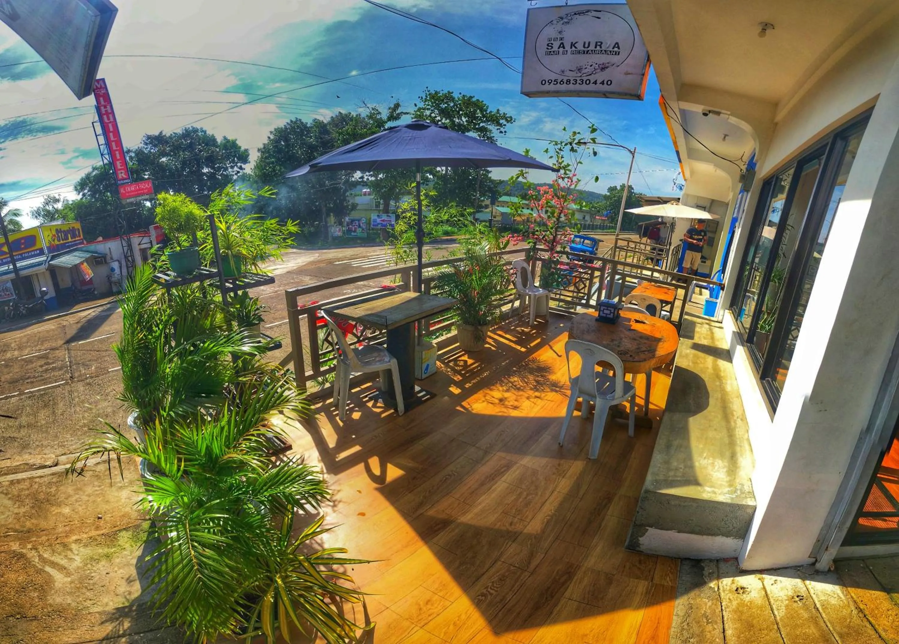 Restaurant/places to eat in White Summerville Tourist Inn