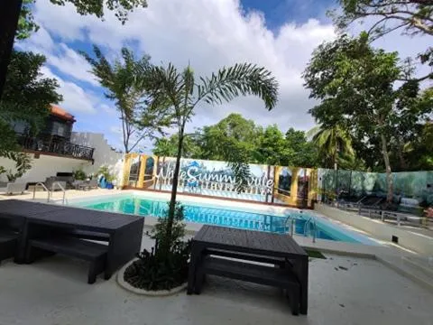 Swimming pool in White Summerville Tourist Inn