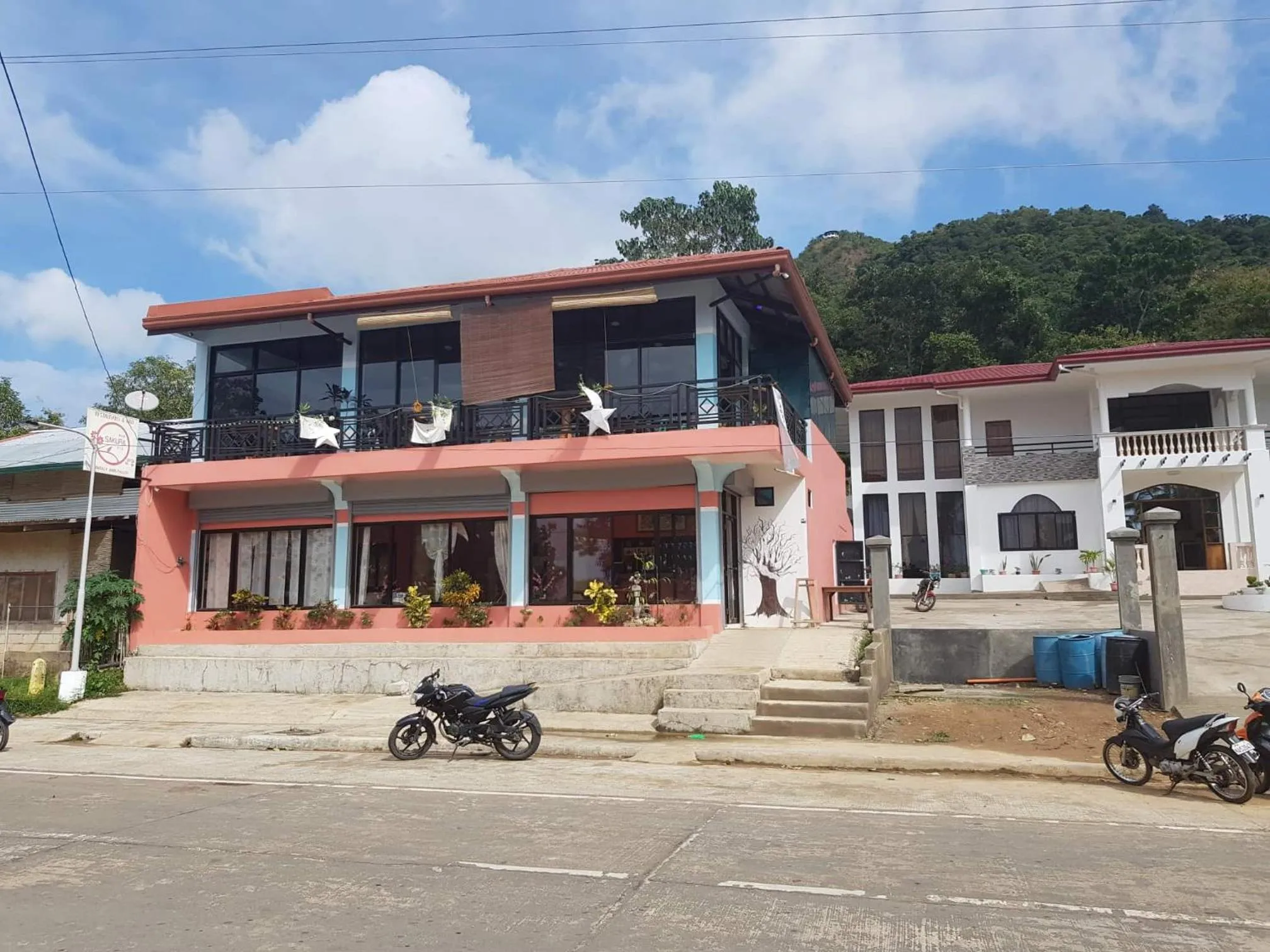 Restaurant/places to eat in White Summerville Tourist Inn