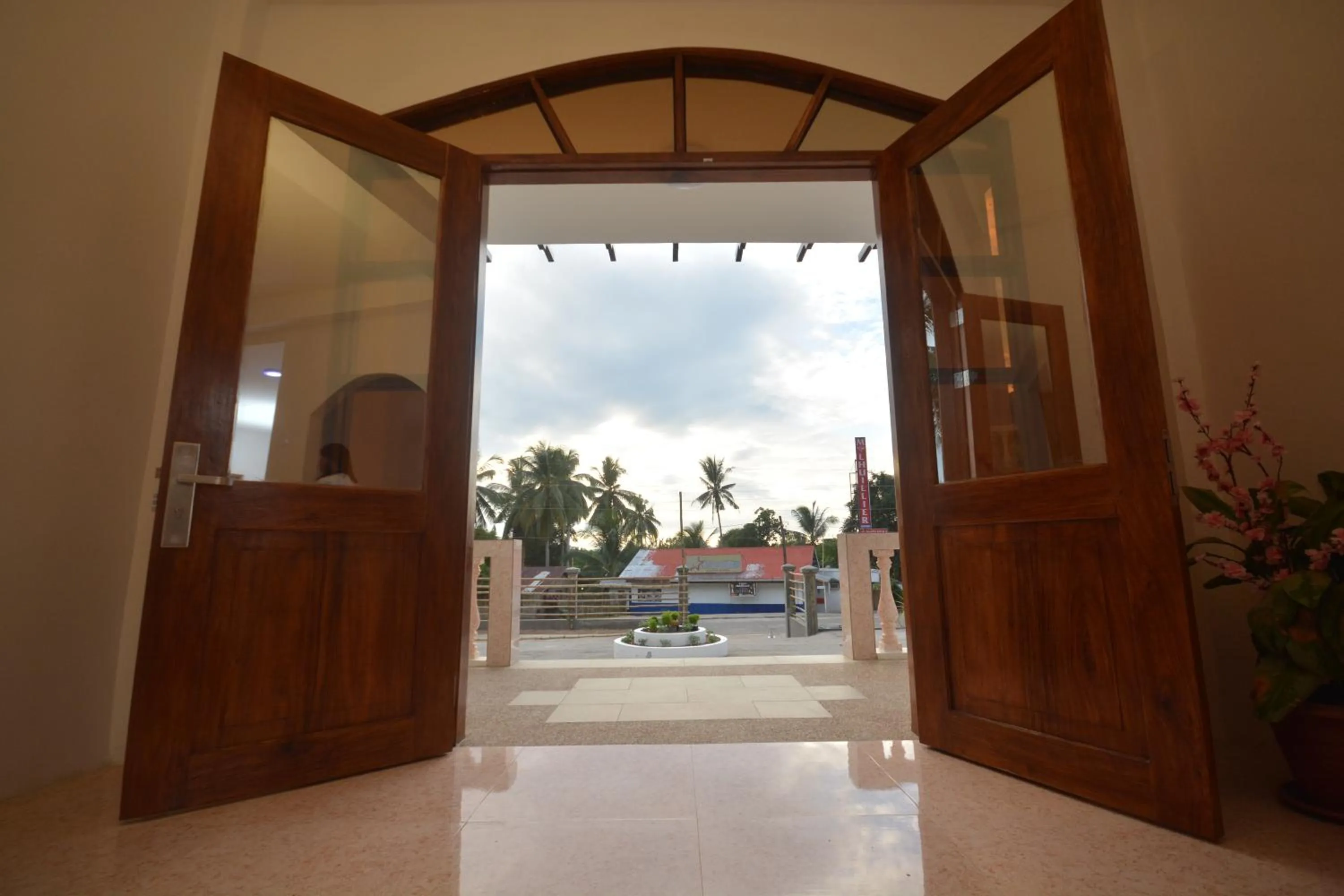 Facade/entrance in White Summerville Tourist Inn