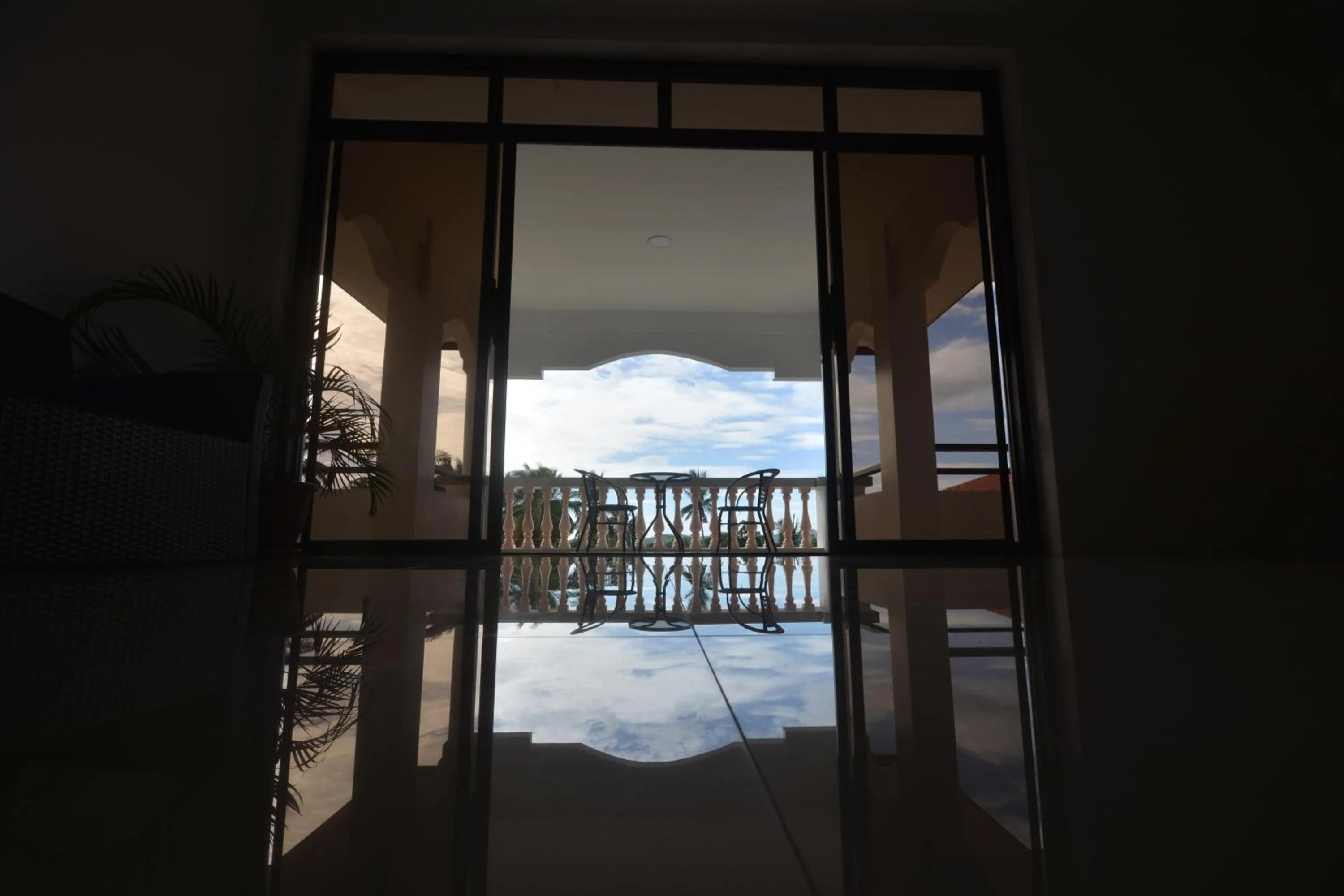 Balcony/Terrace in White Summerville Tourist Inn