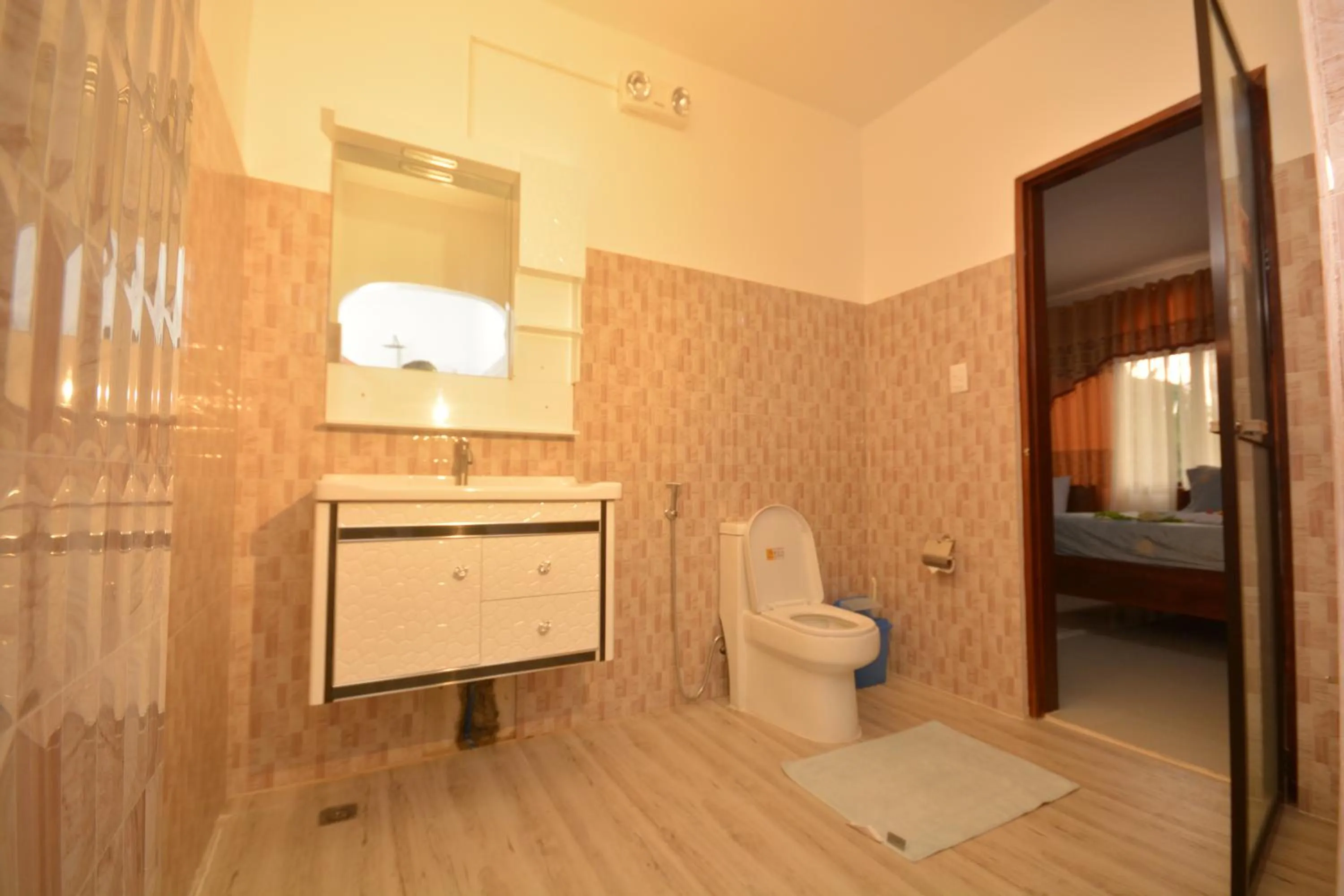 Bathroom in White Summerville Tourist Inn