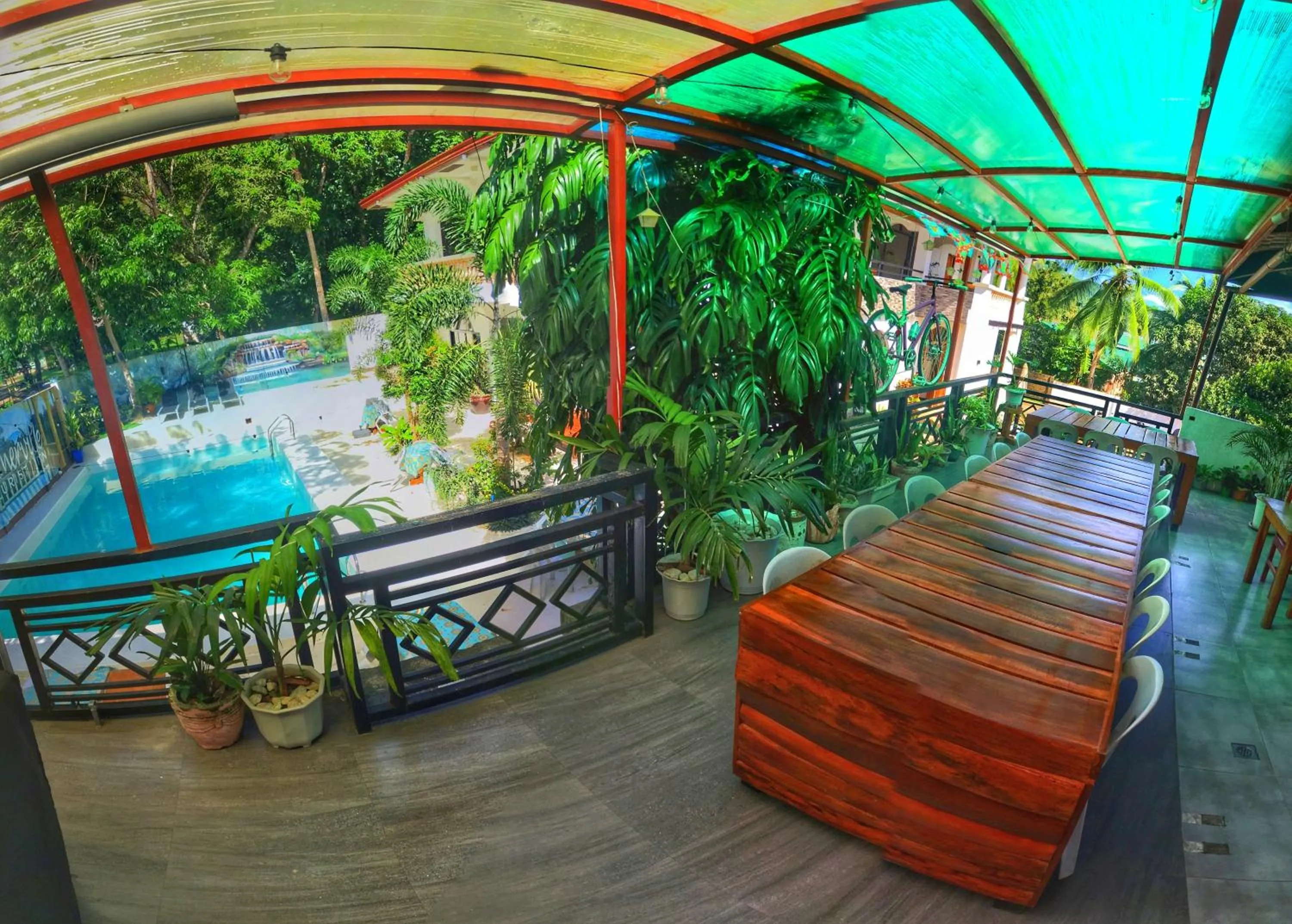 Restaurant/places to eat in White Summerville Tourist Inn