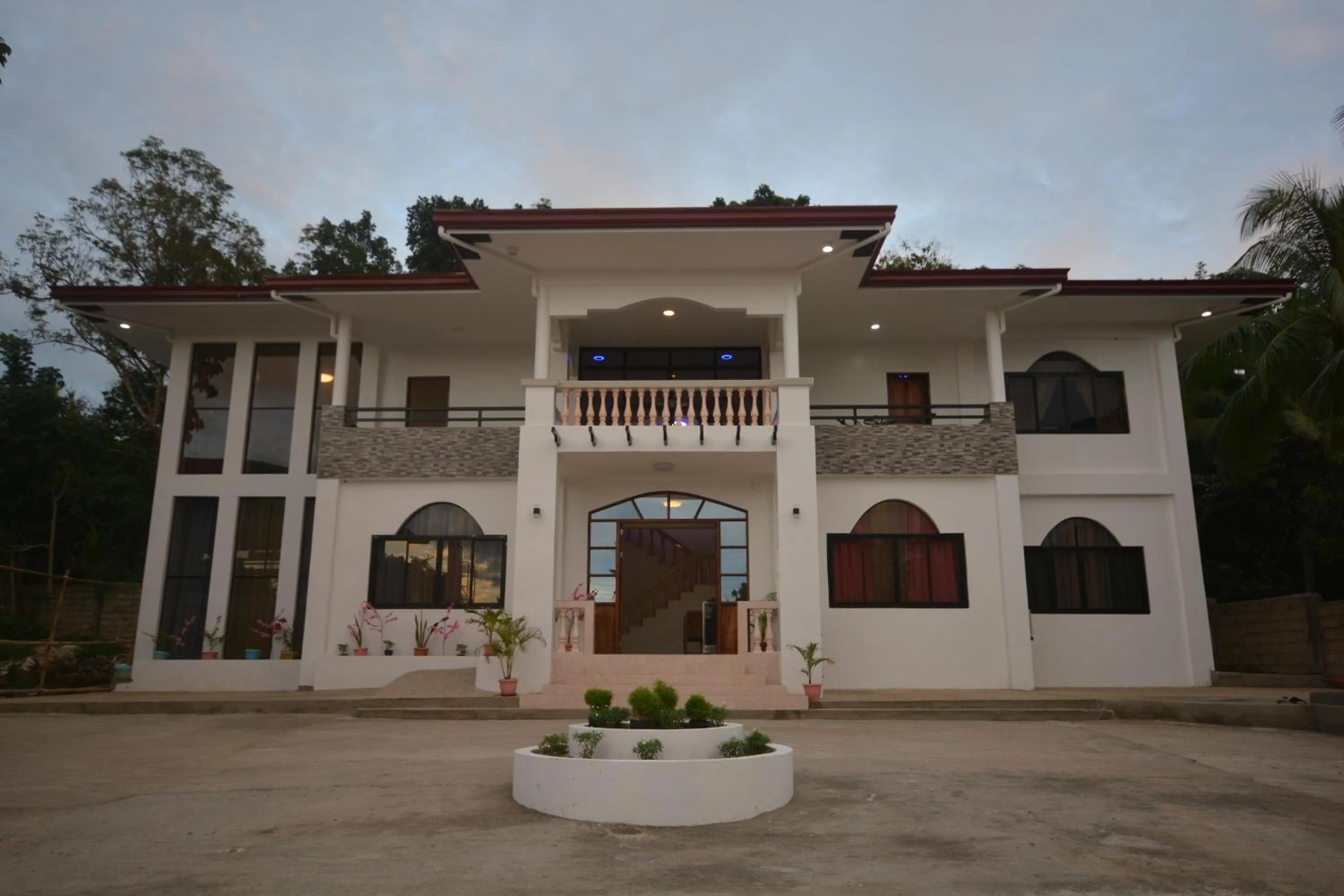 Property building in White Summerville Tourist Inn