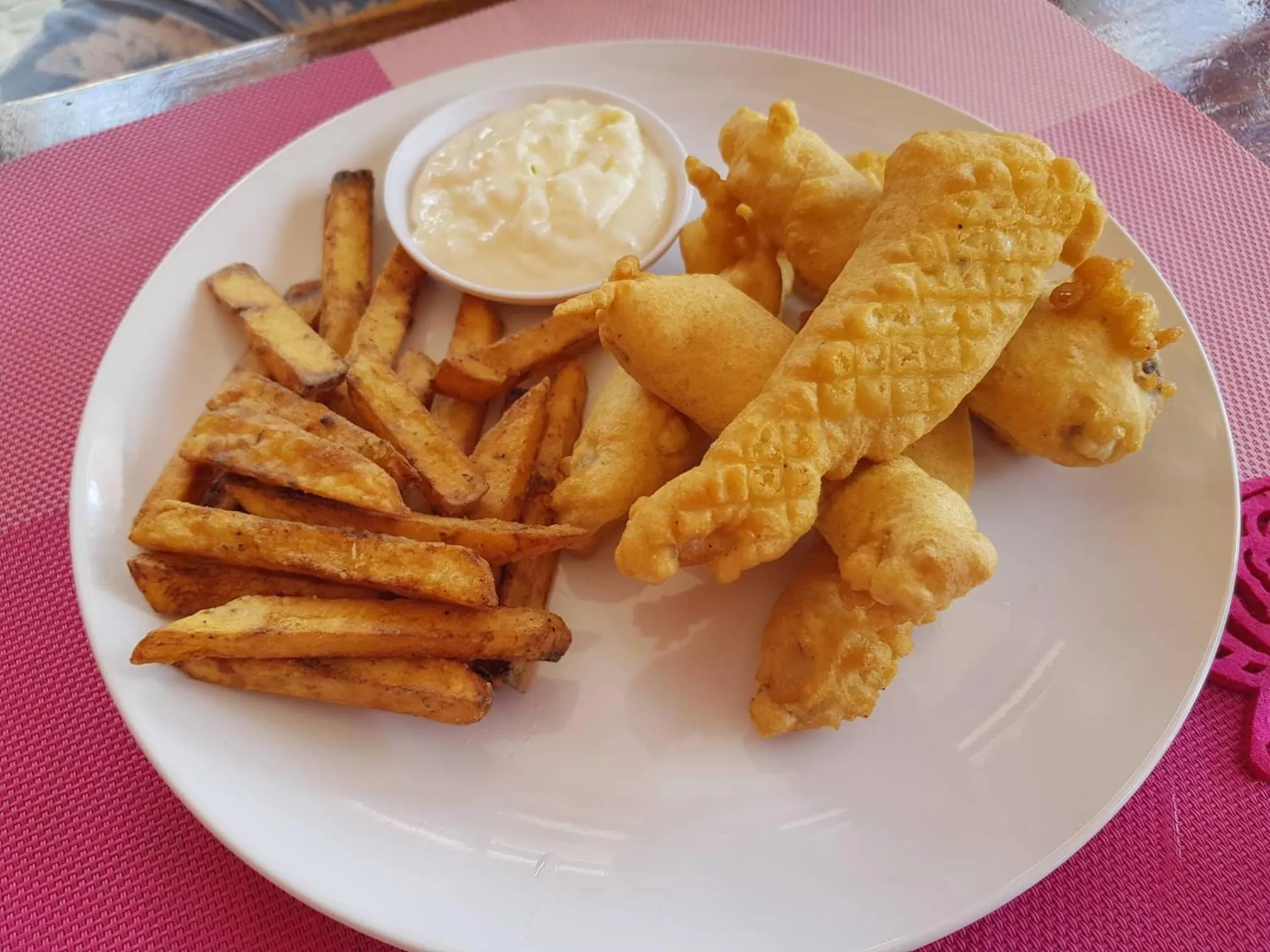 Restaurant/places to eat in White Summerville Tourist Inn