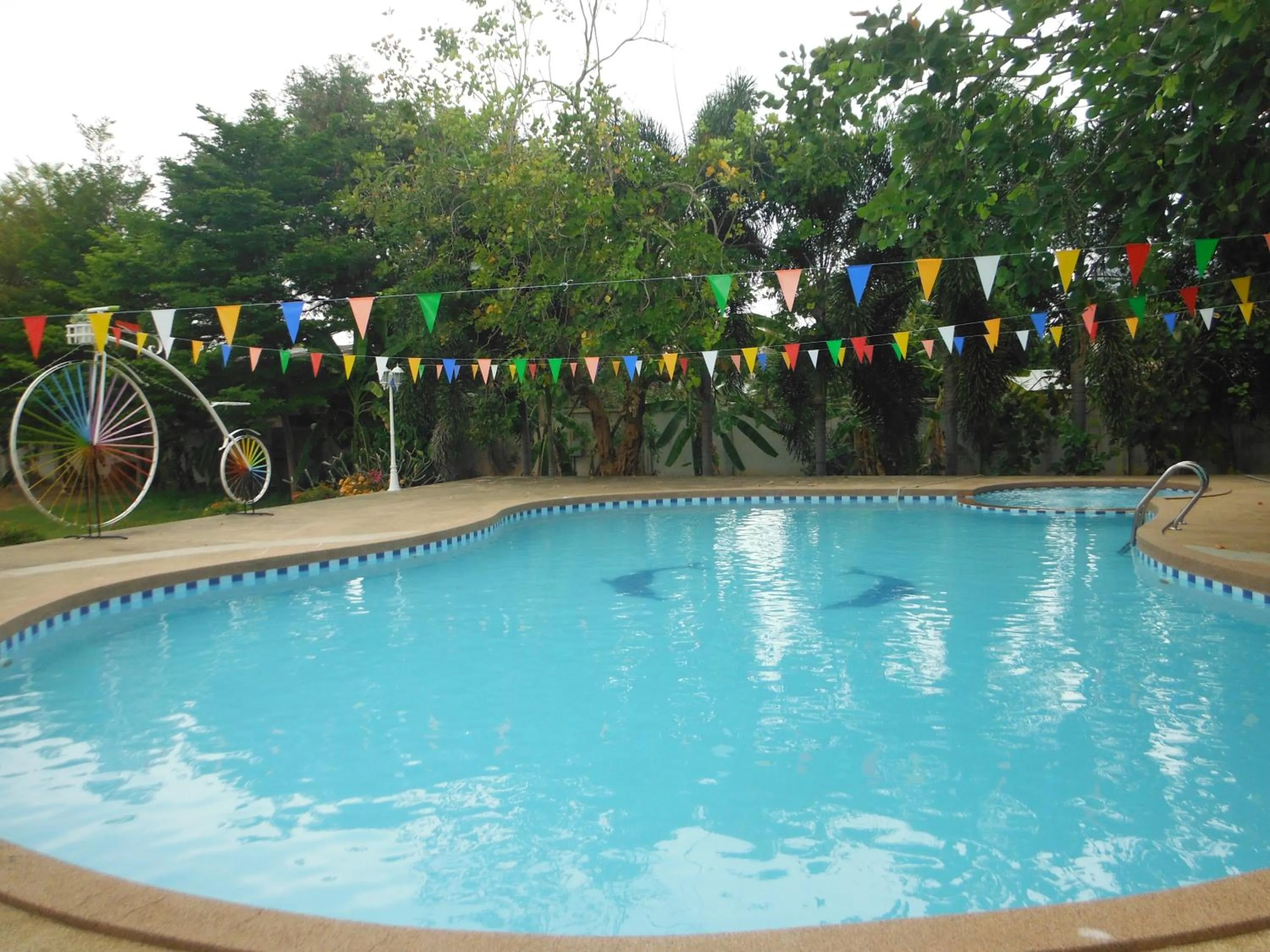 Swimming pool in High Hill Fresh Resort