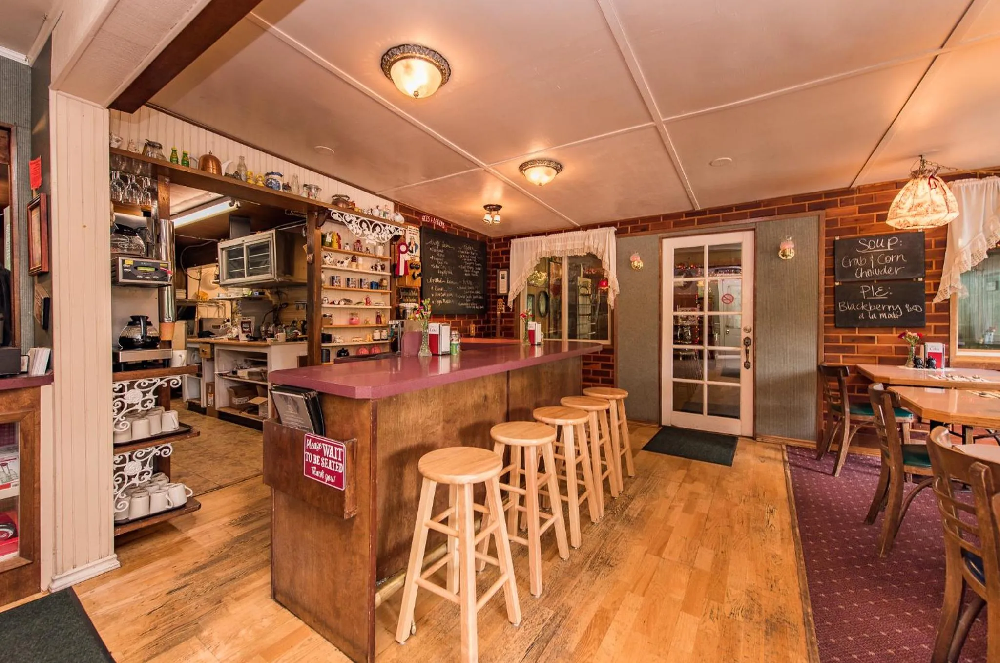 Restaurant/places to eat in Emerald Valley Inn