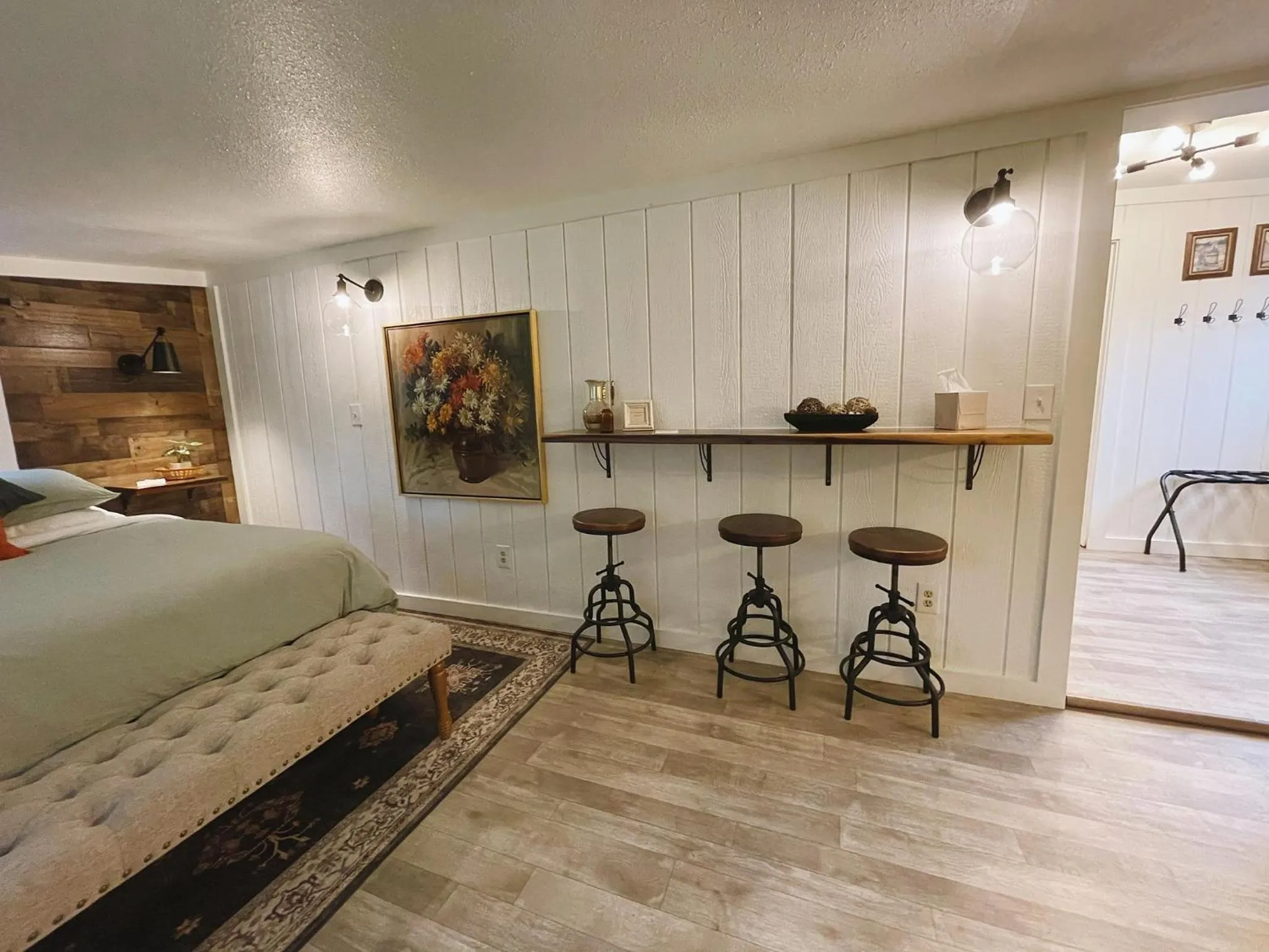 Bed in Emerald Valley Inn