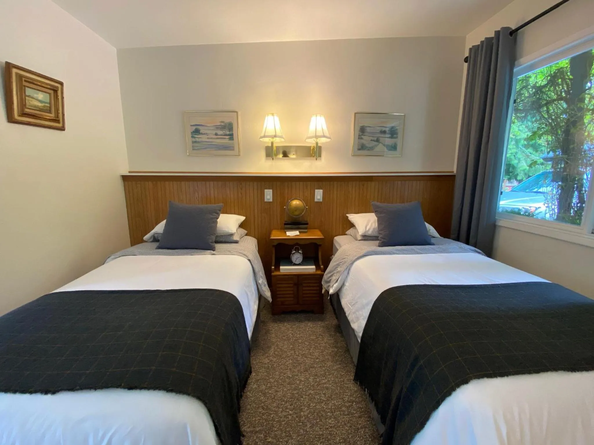 Bed in Emerald Valley Inn