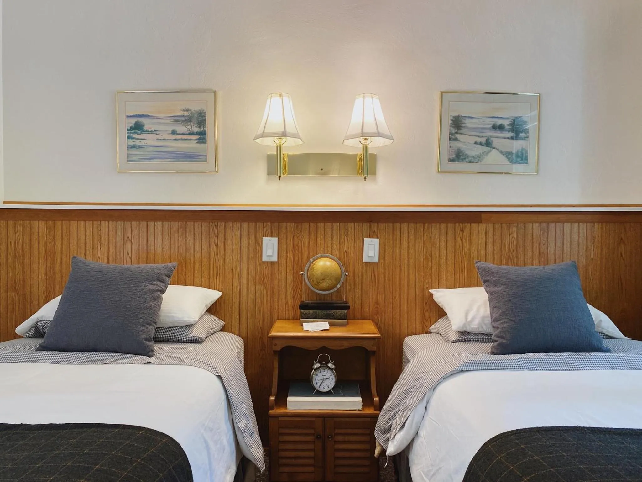 Bed in Emerald Valley Inn