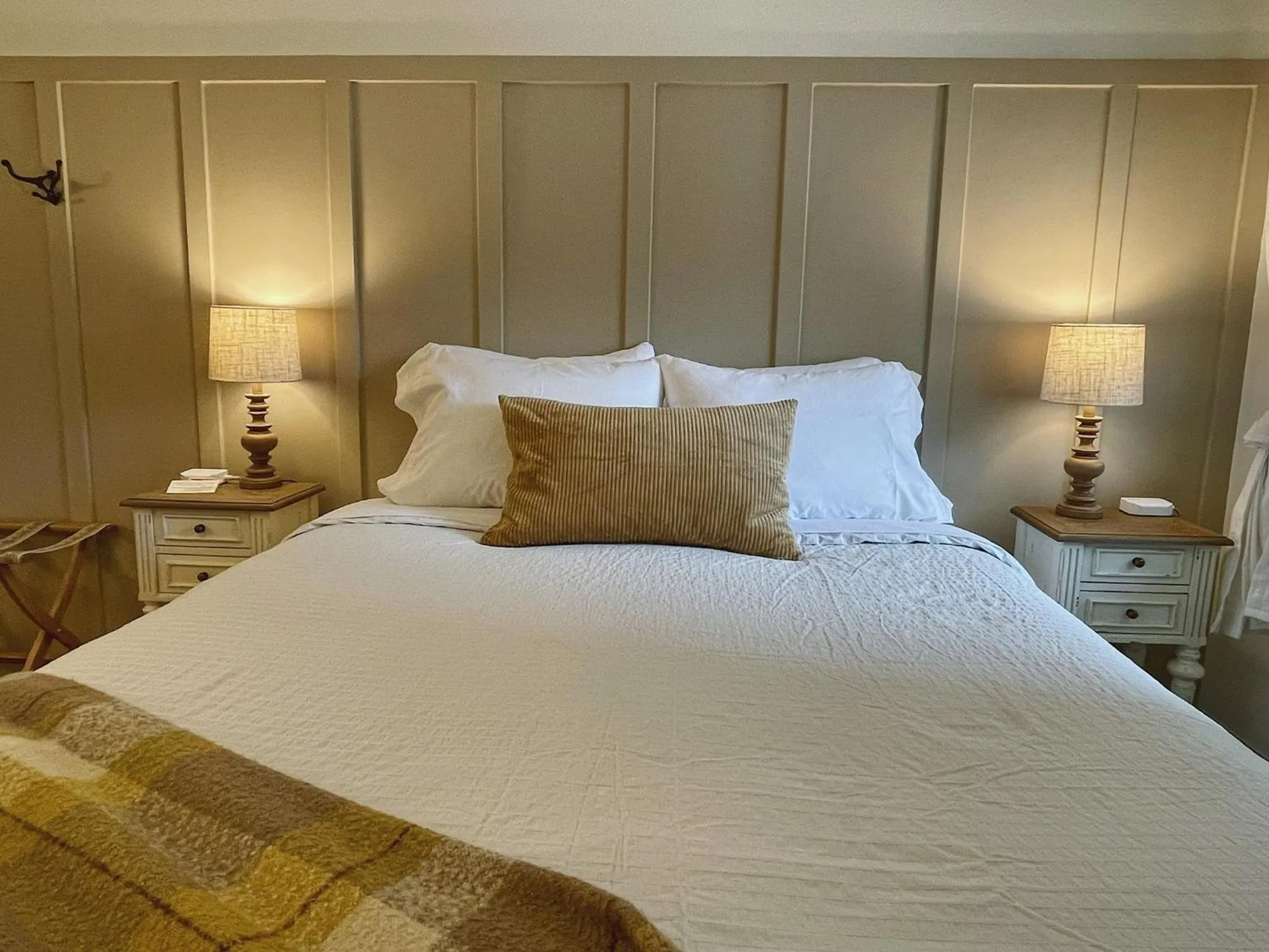 Bed in Emerald Valley Inn