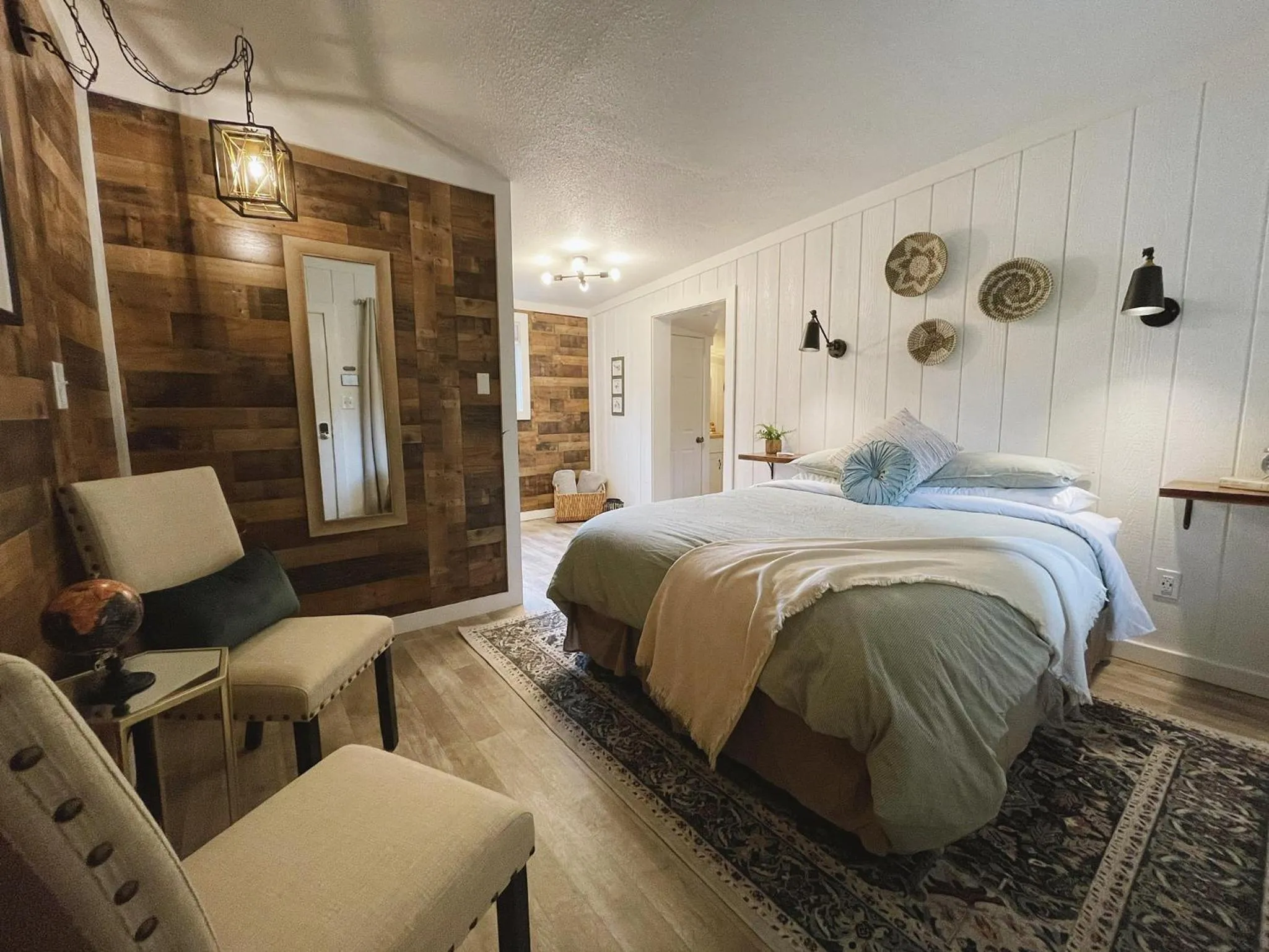 Bed in Emerald Valley Inn