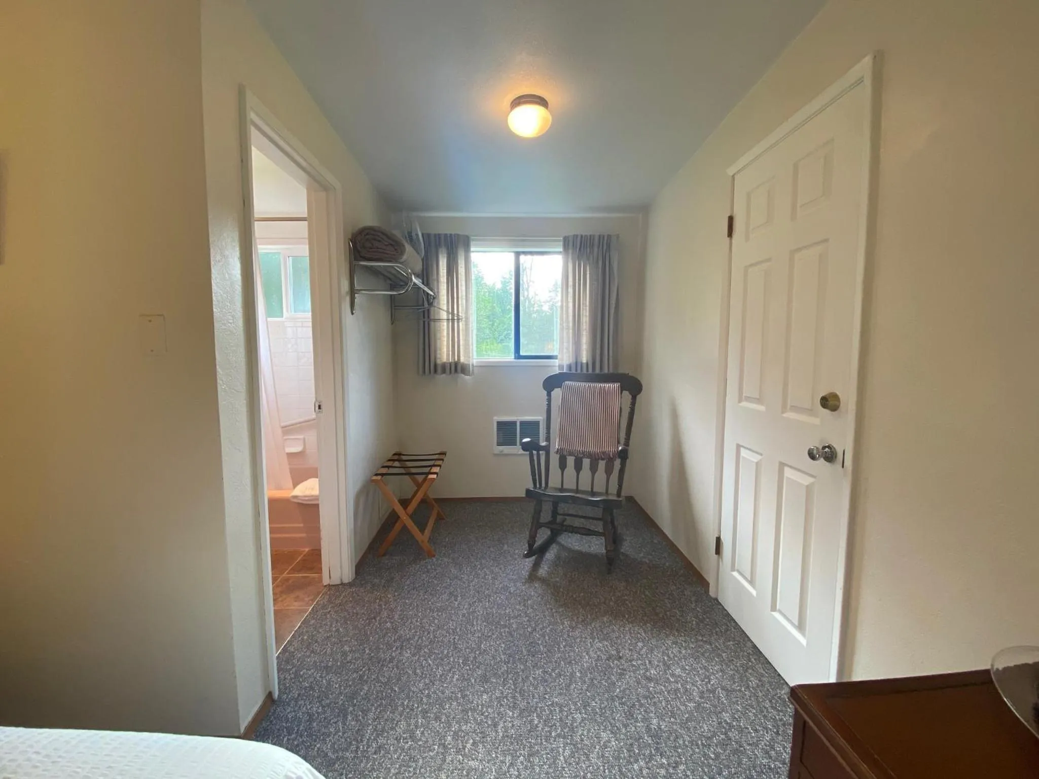 Seating area in Emerald Valley Inn
