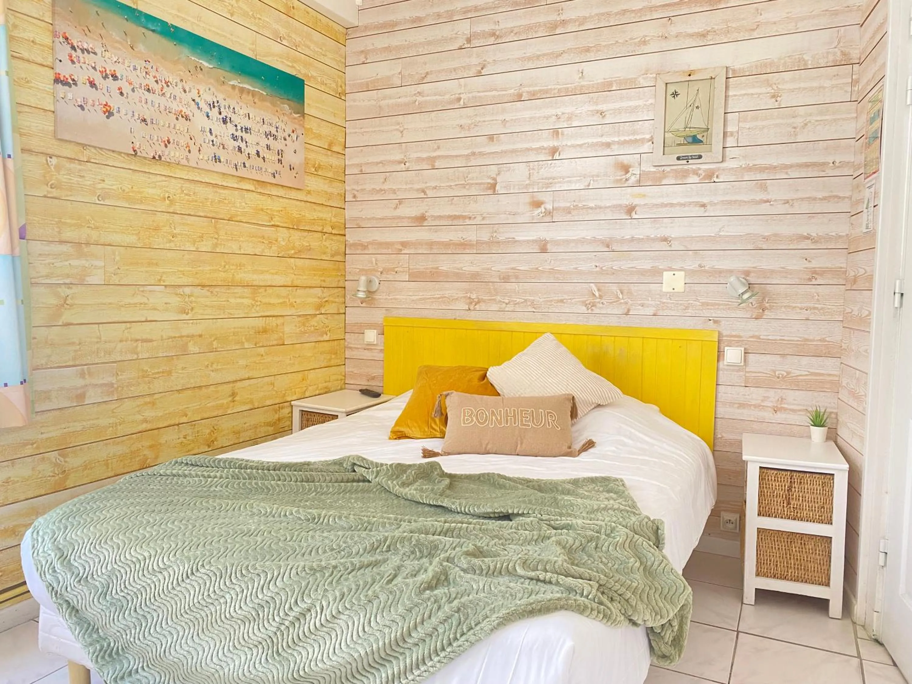 Photo of the whole room, Bed in Hotel de l'Atlantique