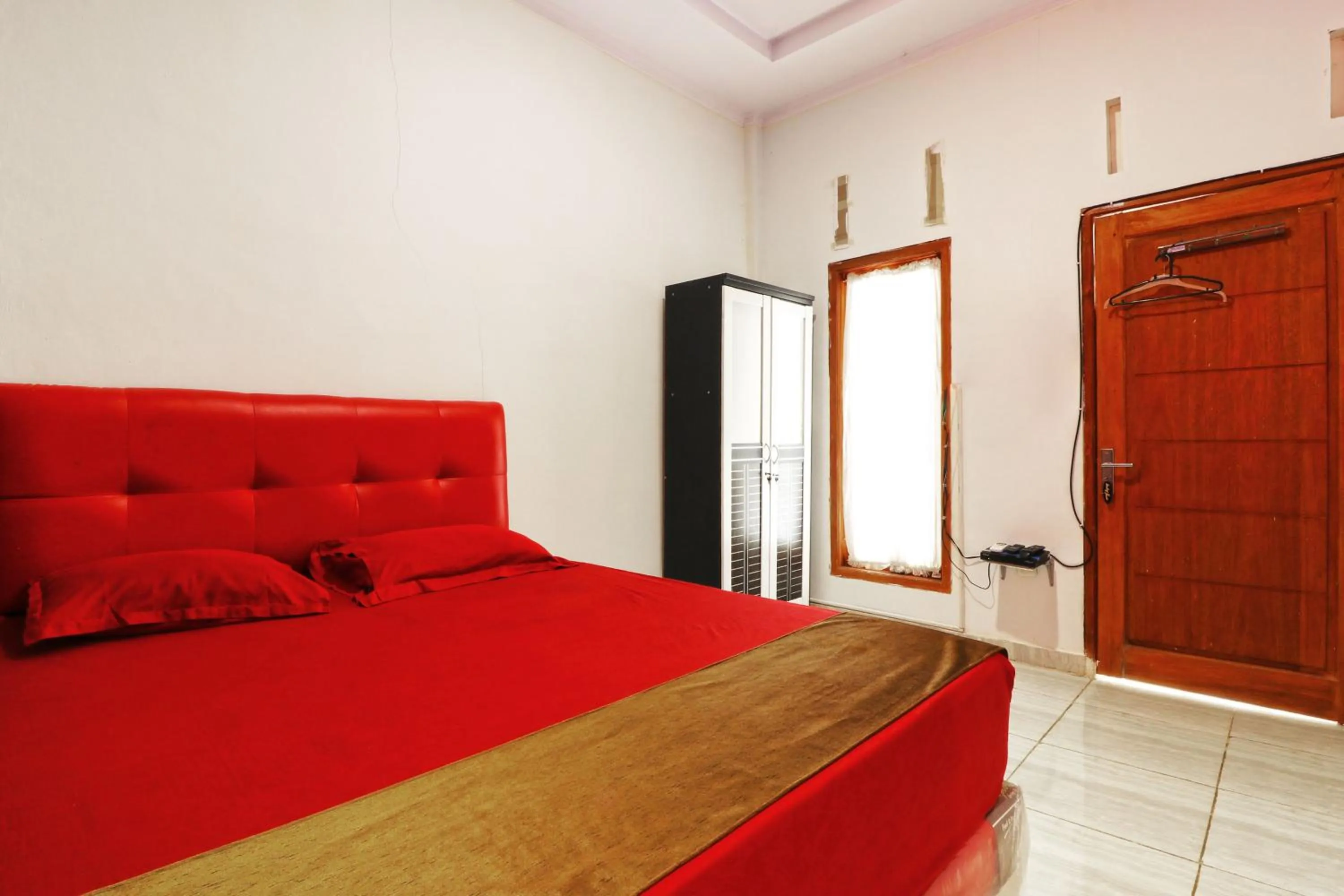 Bedroom, Bed in Ombey Guest House