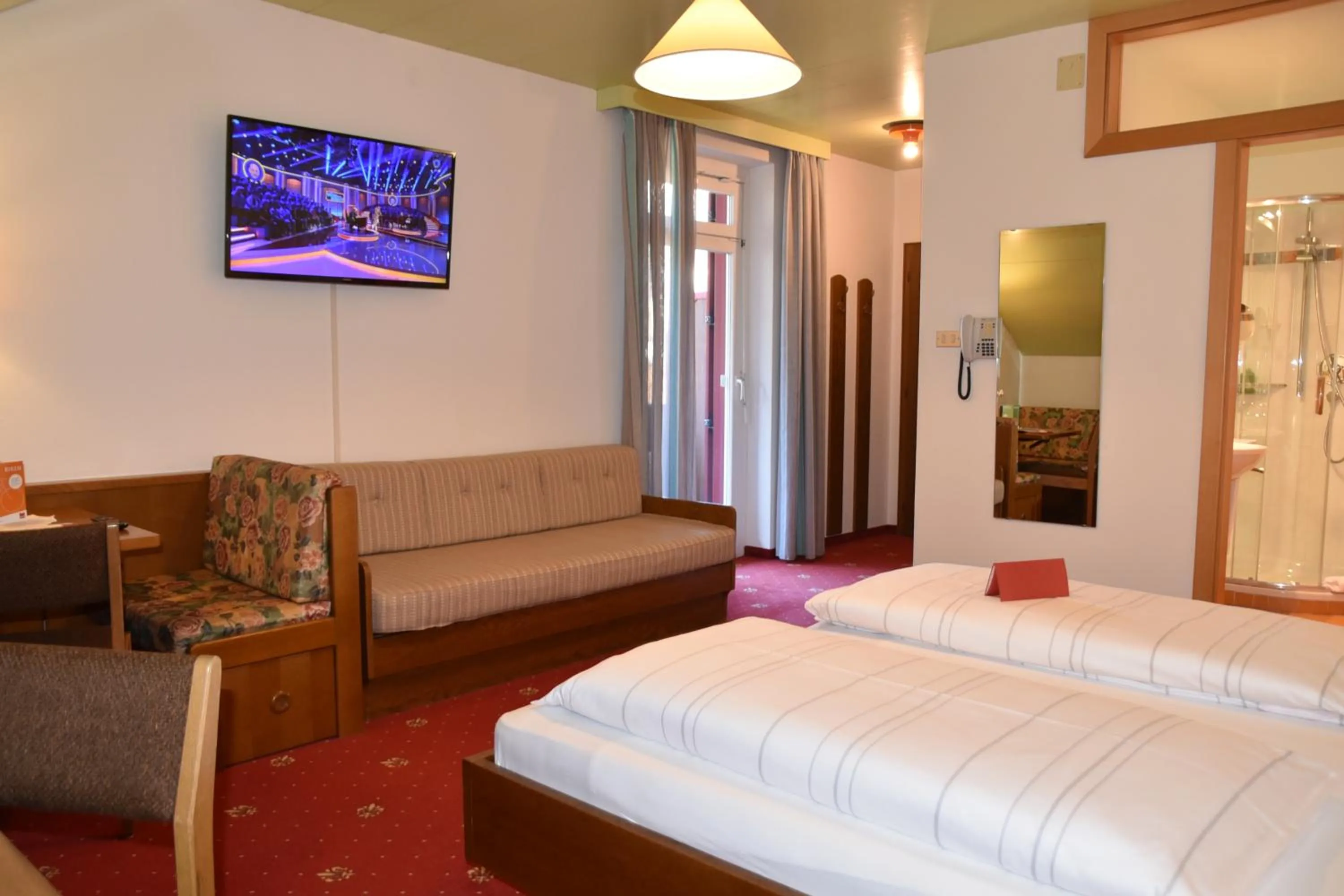 Bed in Angerburg Blumenhotel
