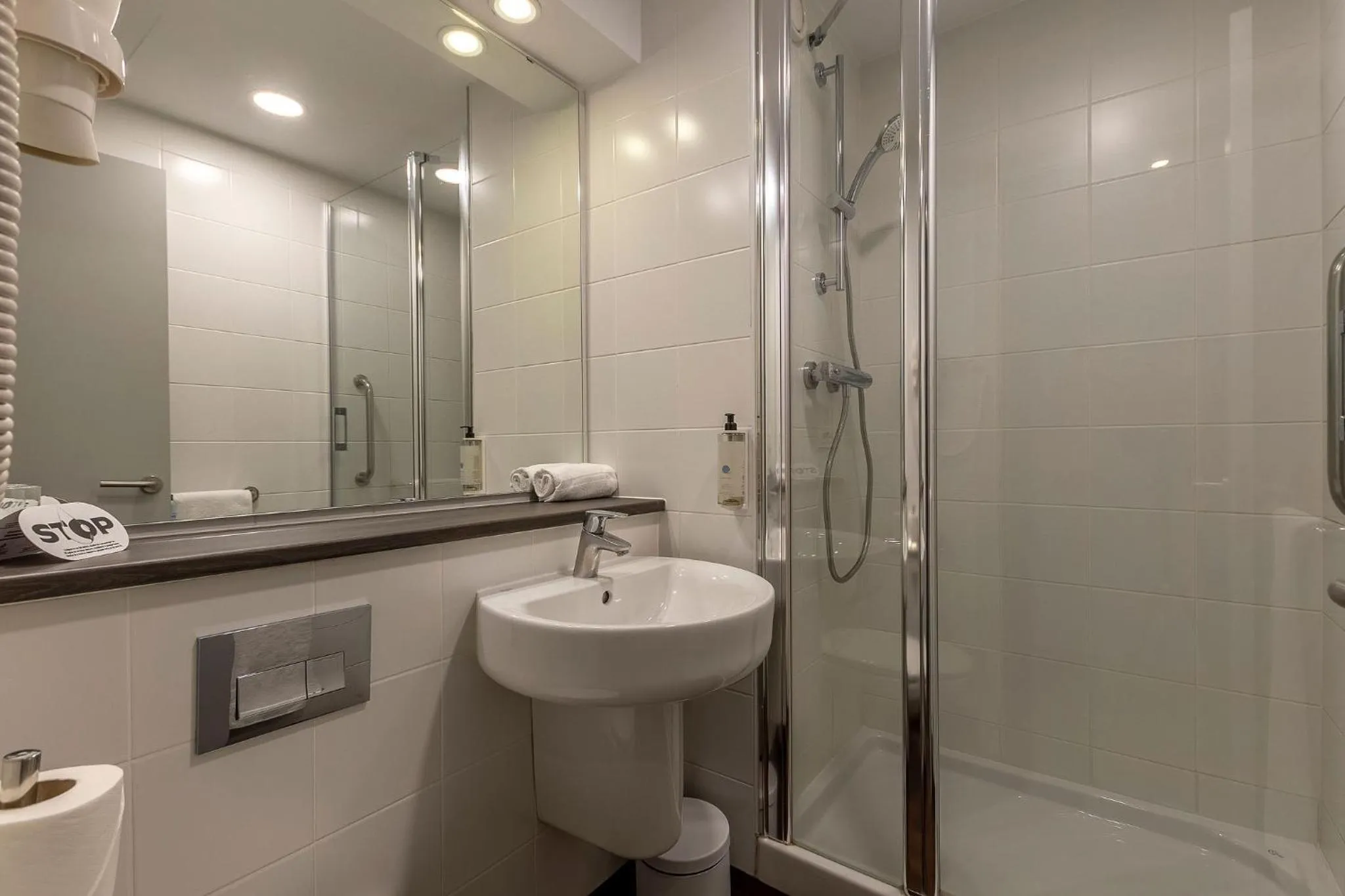 Shower in Travelodge Barcelona Poblenou