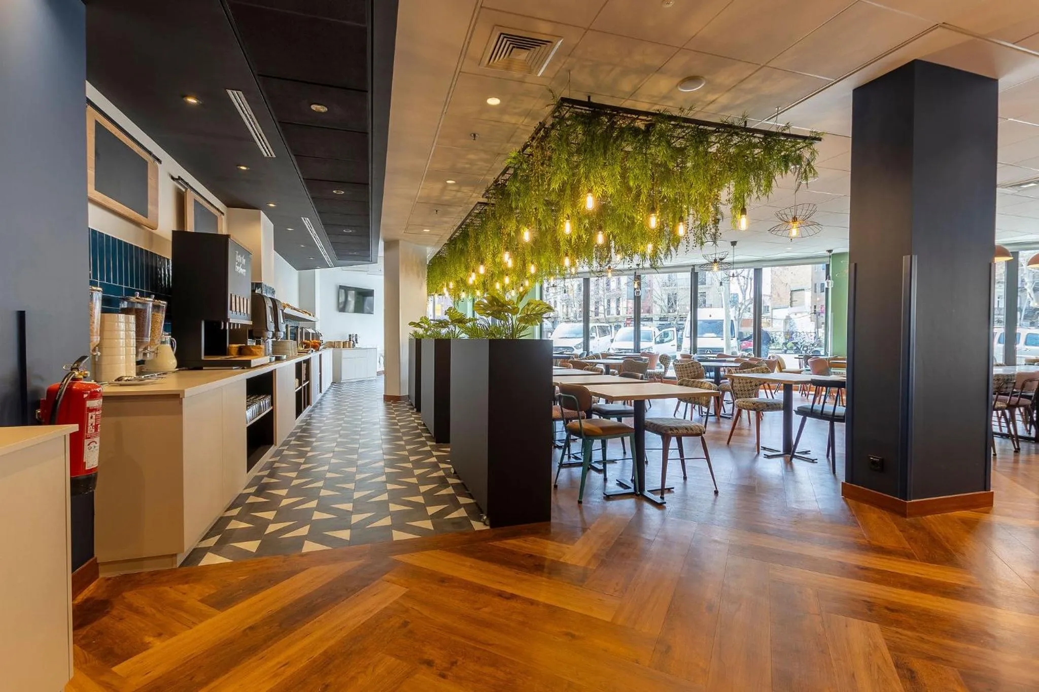 Restaurant/places to eat in Travelodge Barcelona Poblenou