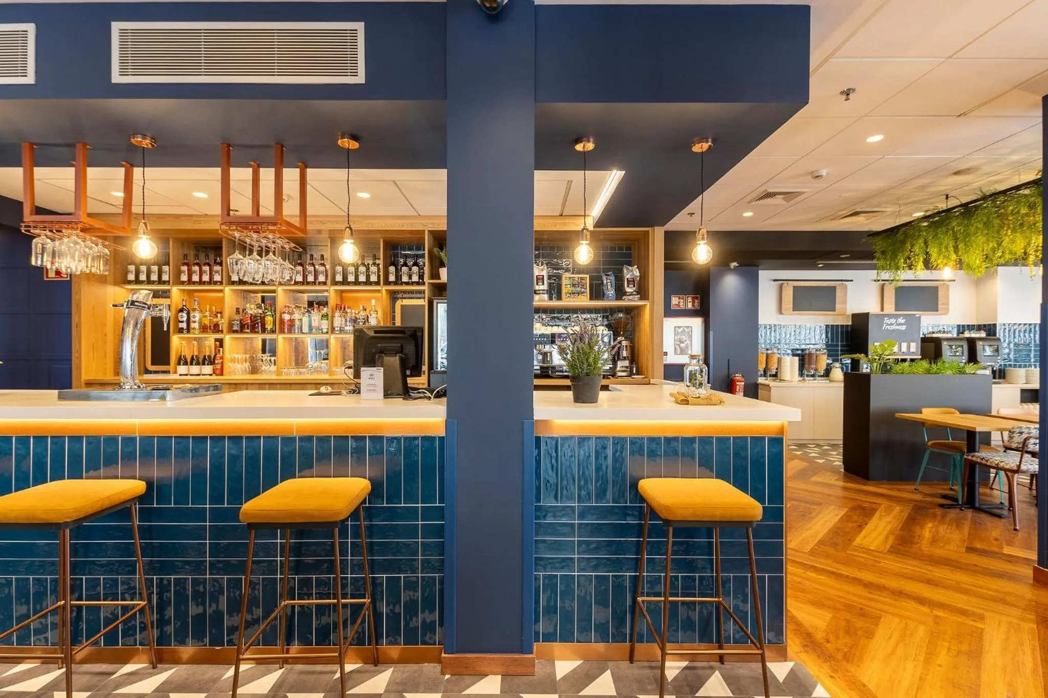 Restaurant/places to eat in Travelodge Barcelona Poblenou