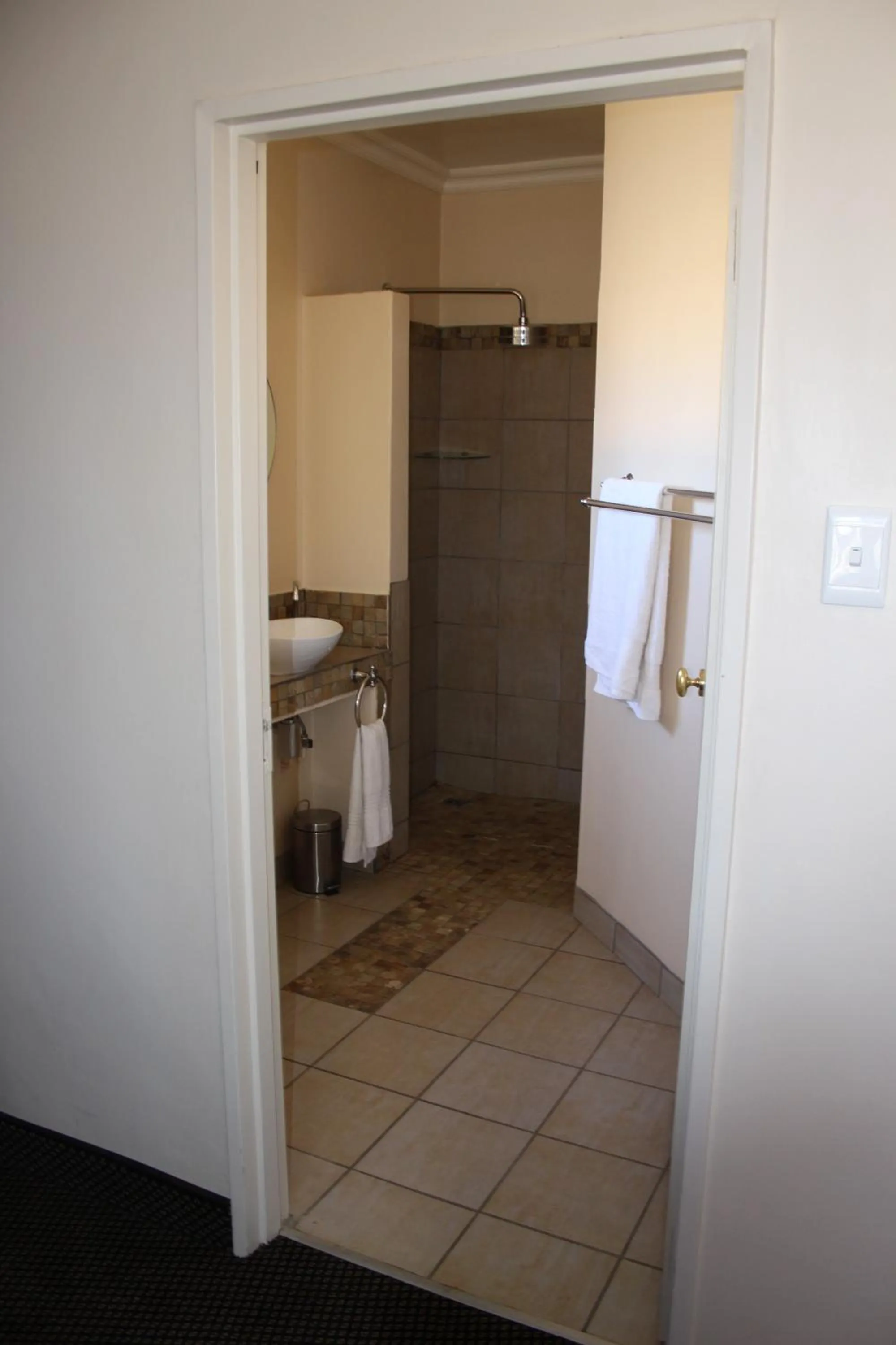 Shower in Kalahari Lodge Kimberley