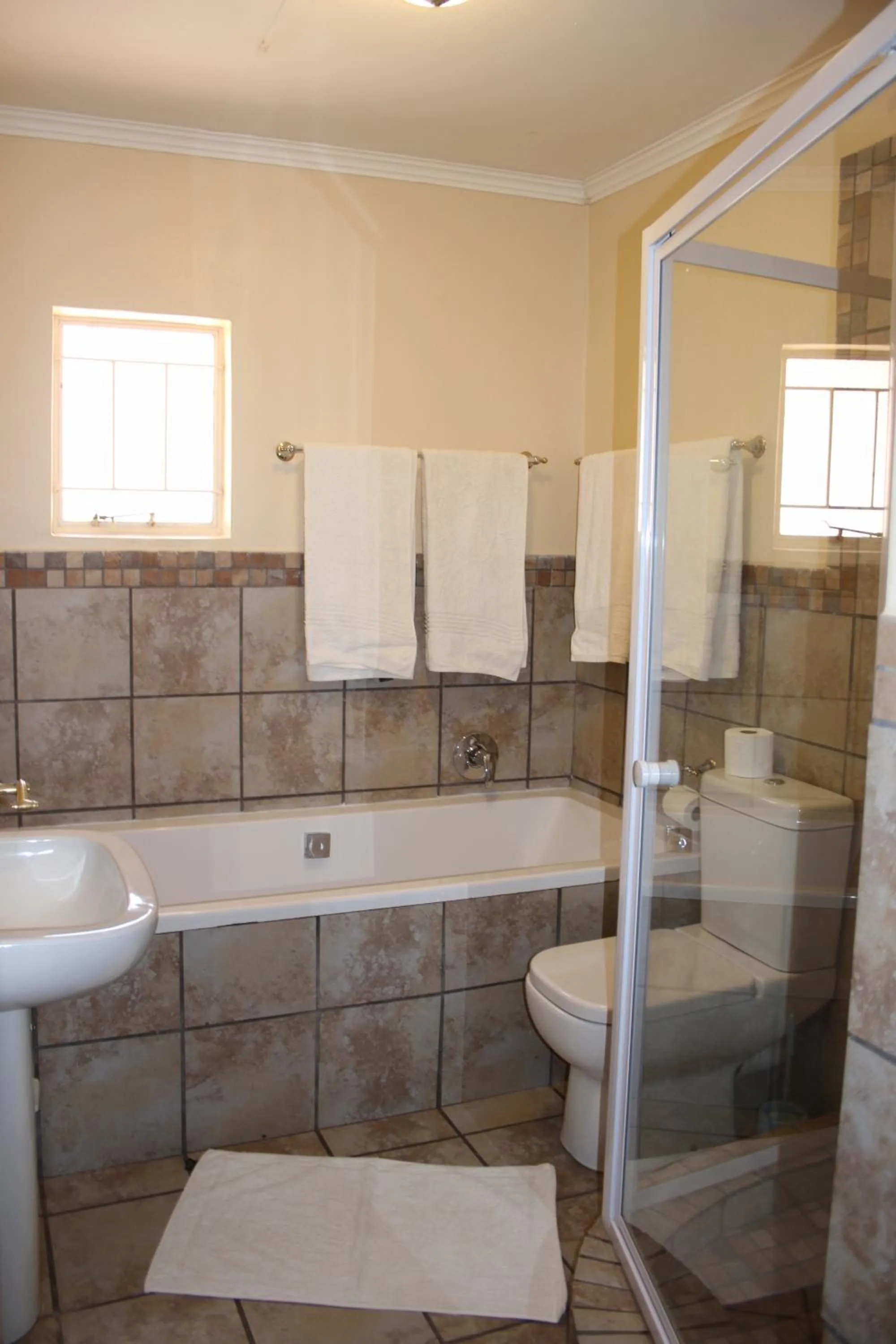 Shower in Kalahari Lodge Kimberley