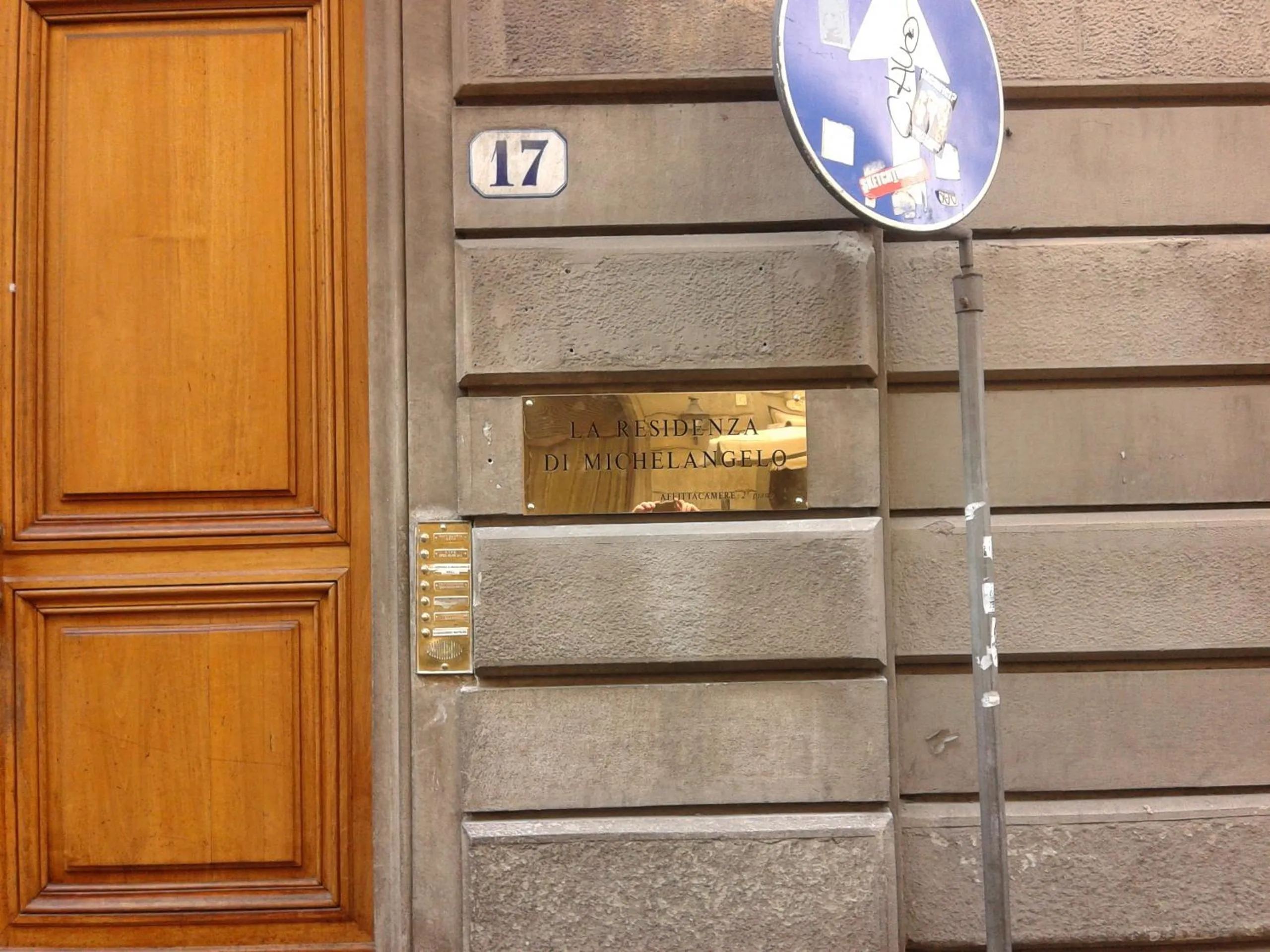 Facade/entrance in B&B La Residenza di Michelangelo