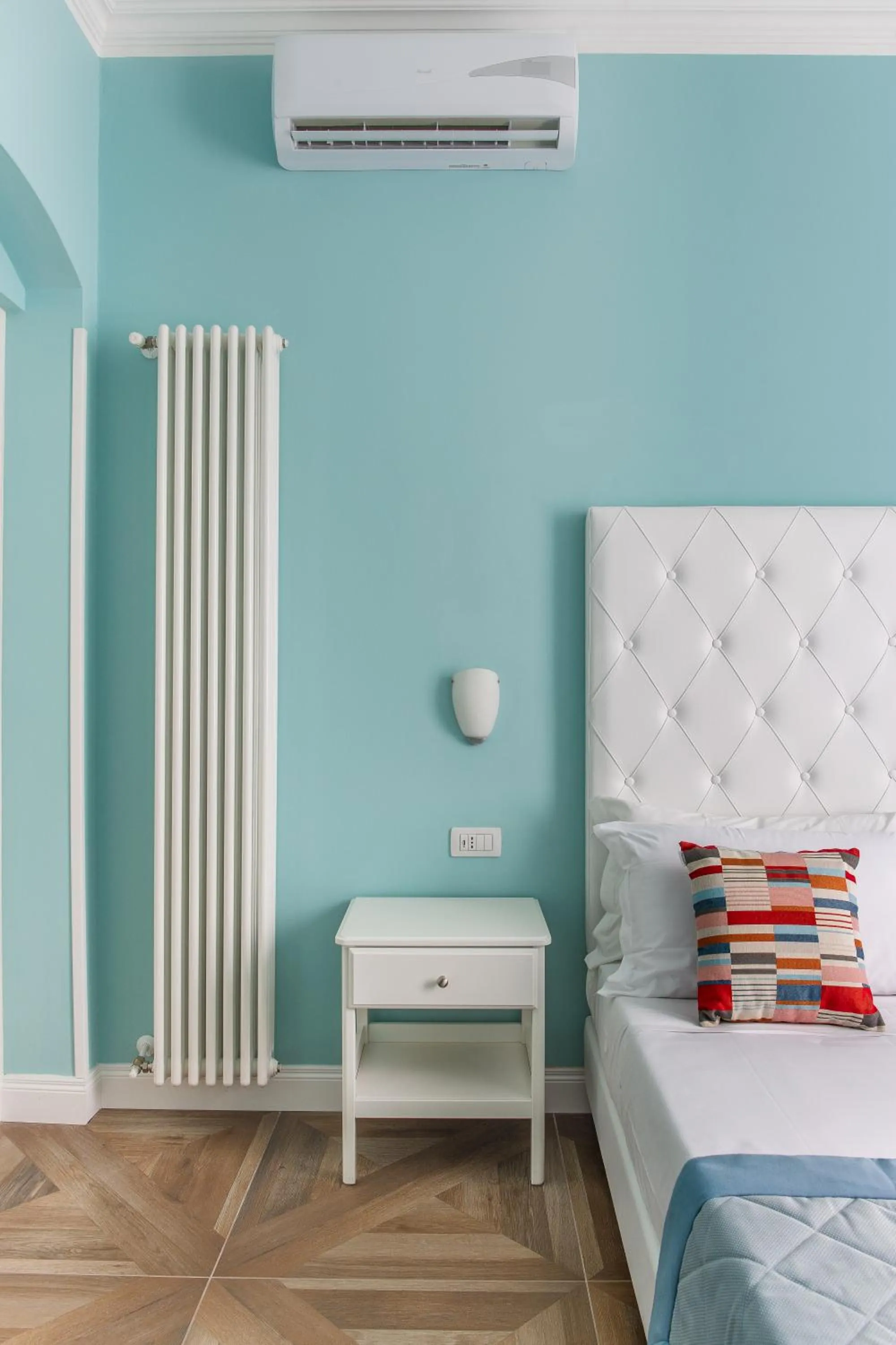 Decorative detail, Bed in B&B La Residenza di Michelangelo