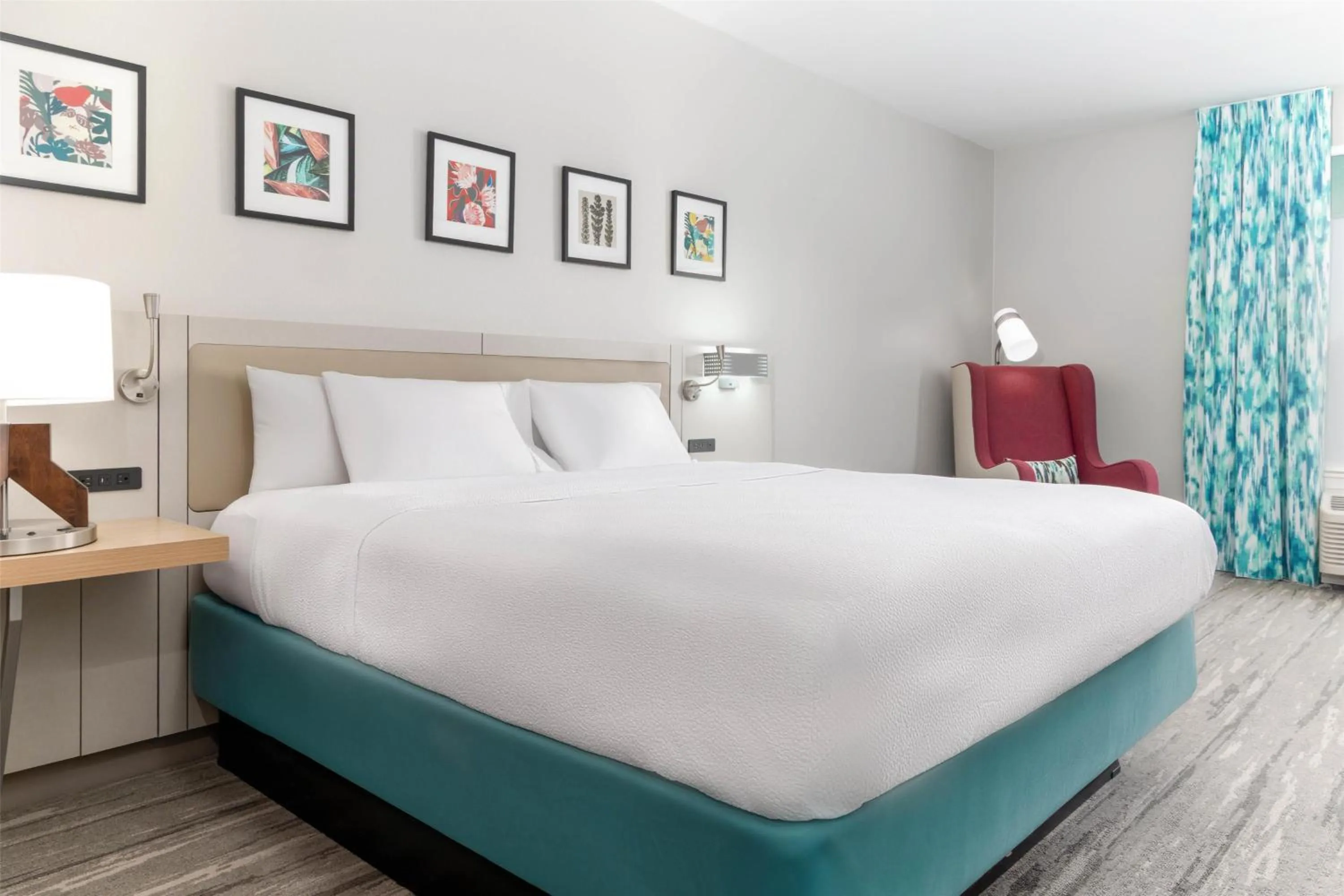 Bed in Hilton Garden Inn Ontario Rancho Cucamonga