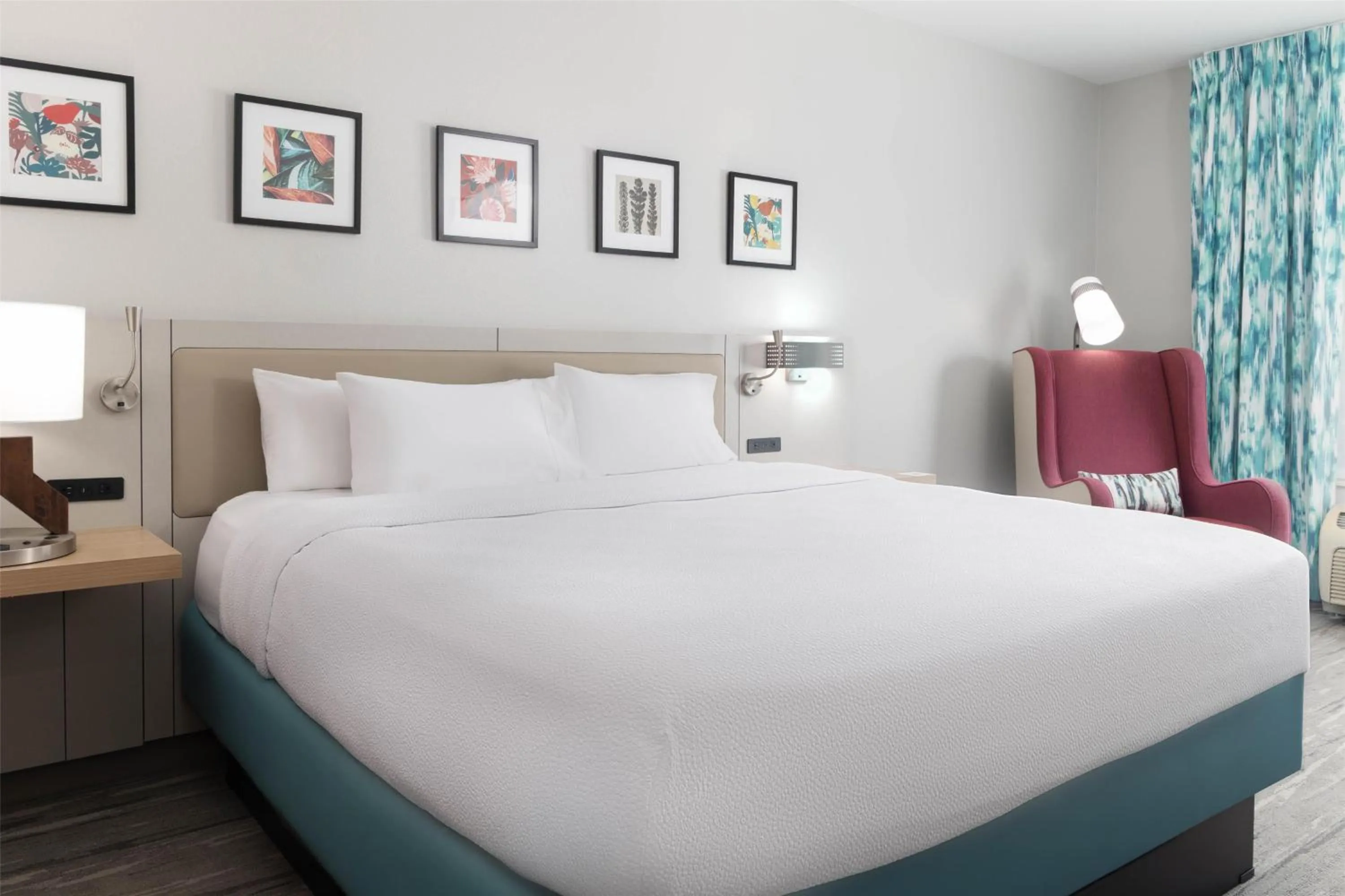 Bed in Hilton Garden Inn Ontario Rancho Cucamonga