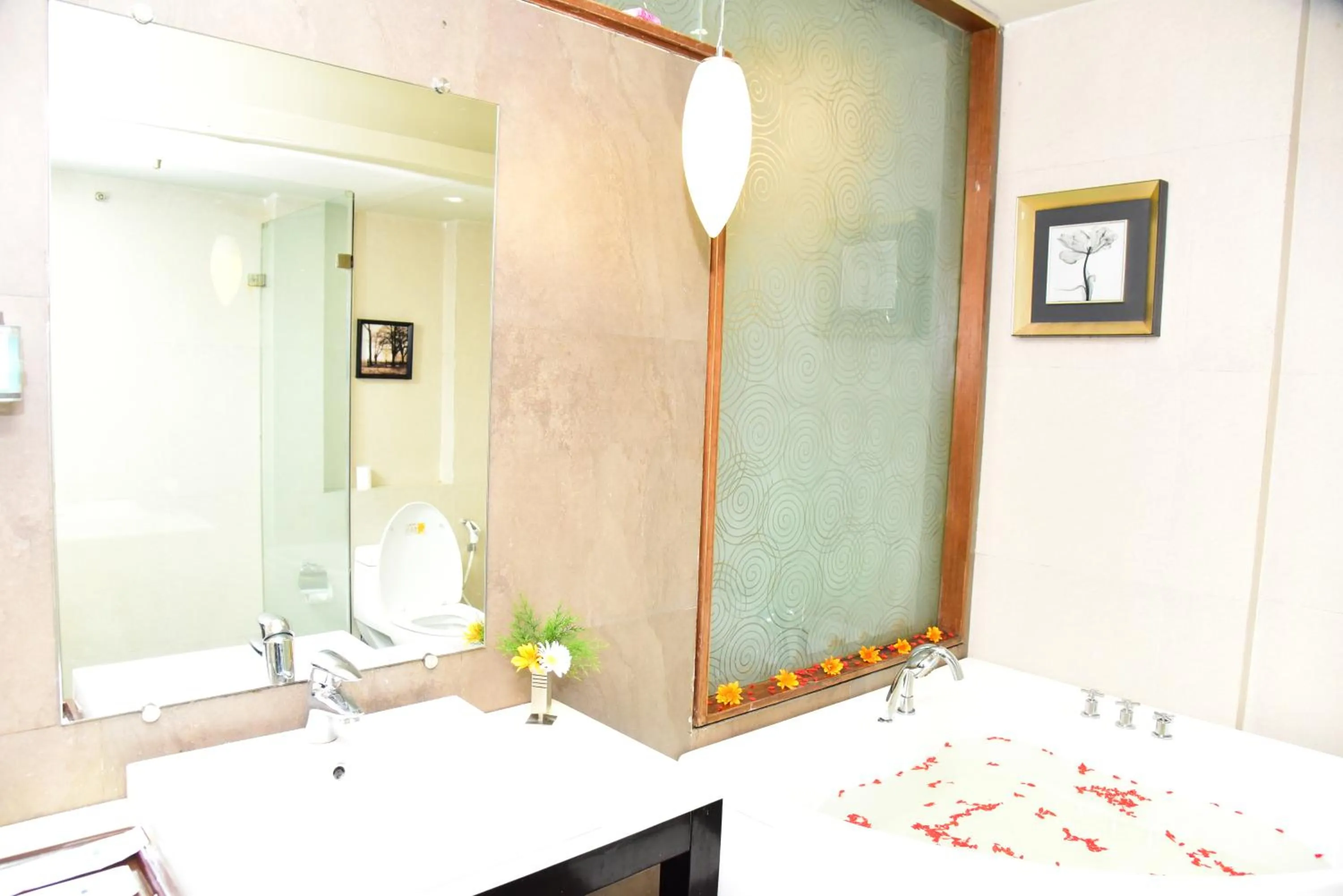 Bathroom in Sinclairs Retreat Ooty