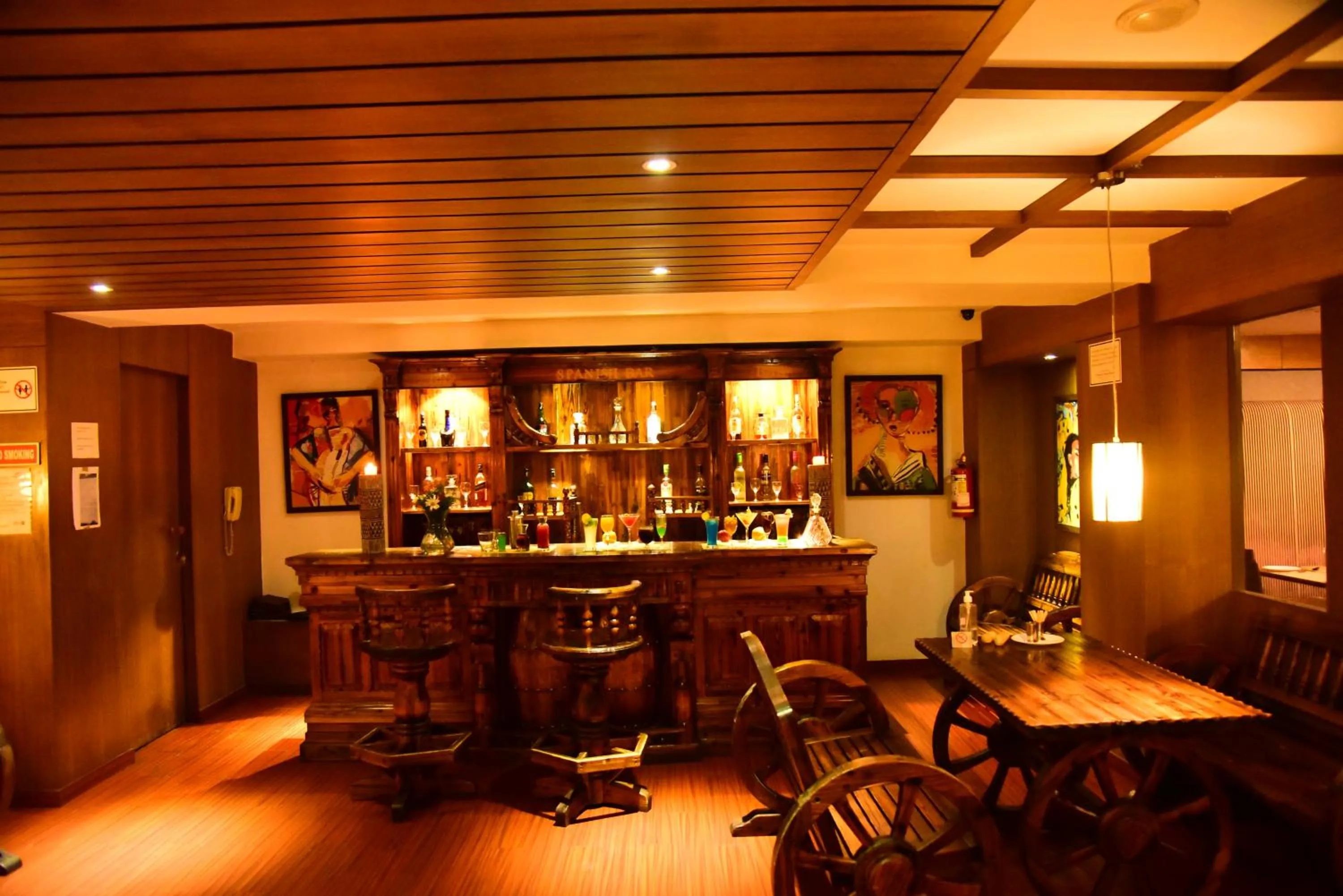 Lounge or bar in Sinclairs Retreat Ooty