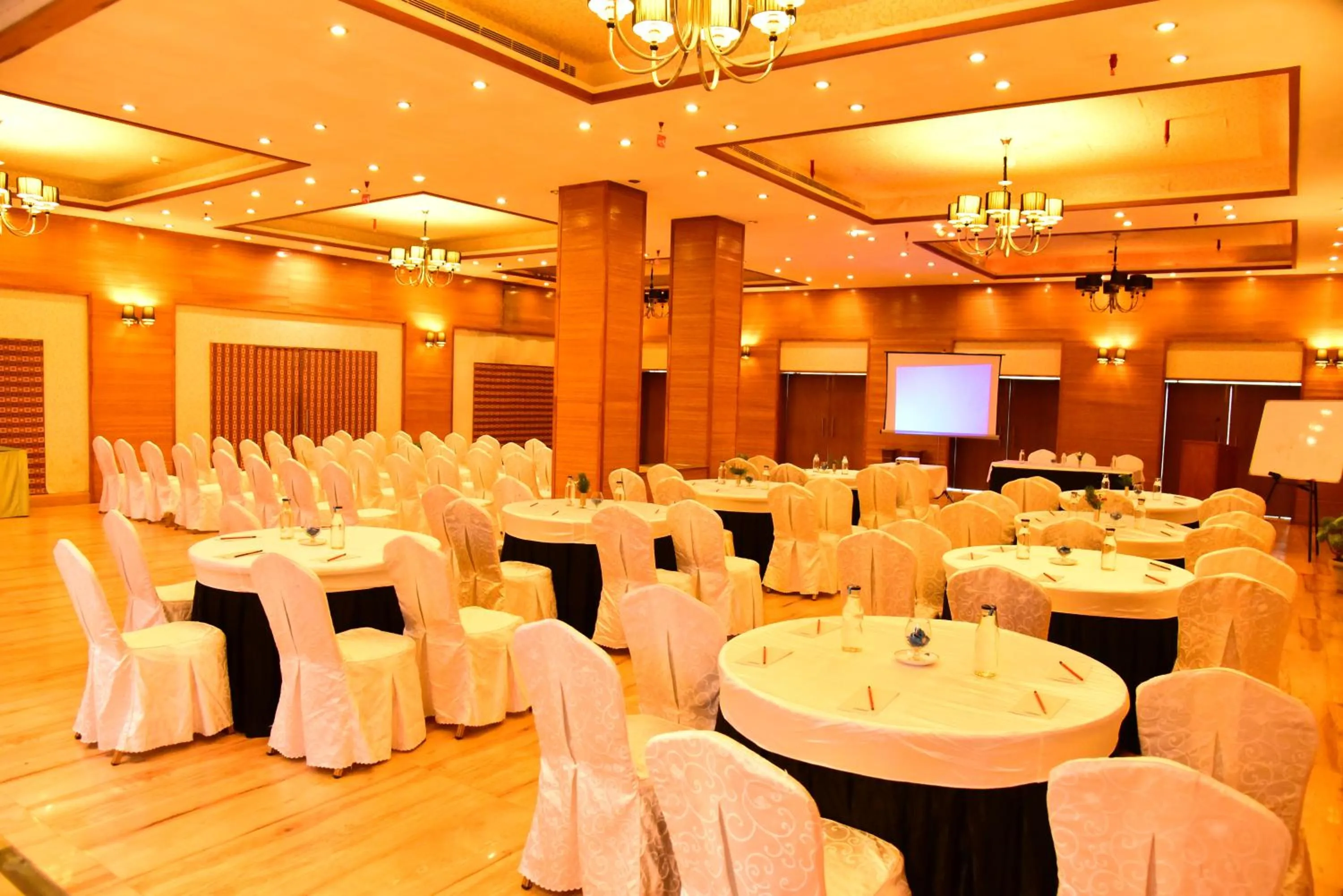 Banquet/Function facilities in Sinclairs Retreat Ooty