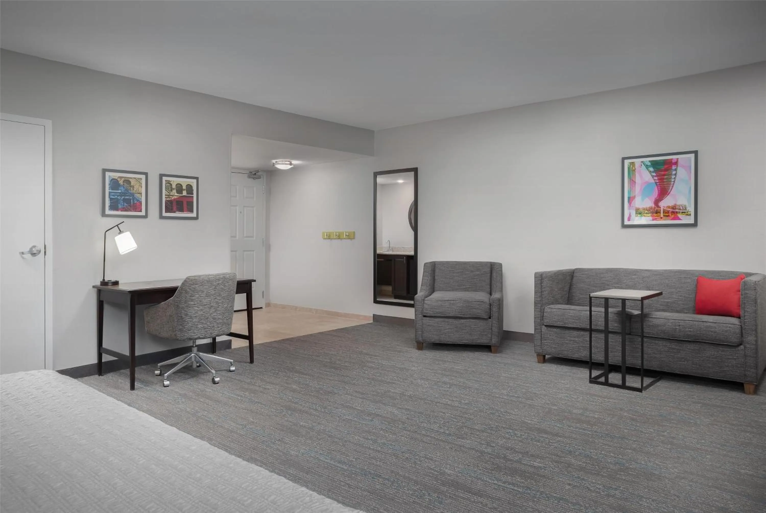 Bedroom in Hampton Inn & Suites Omaha-Downtown