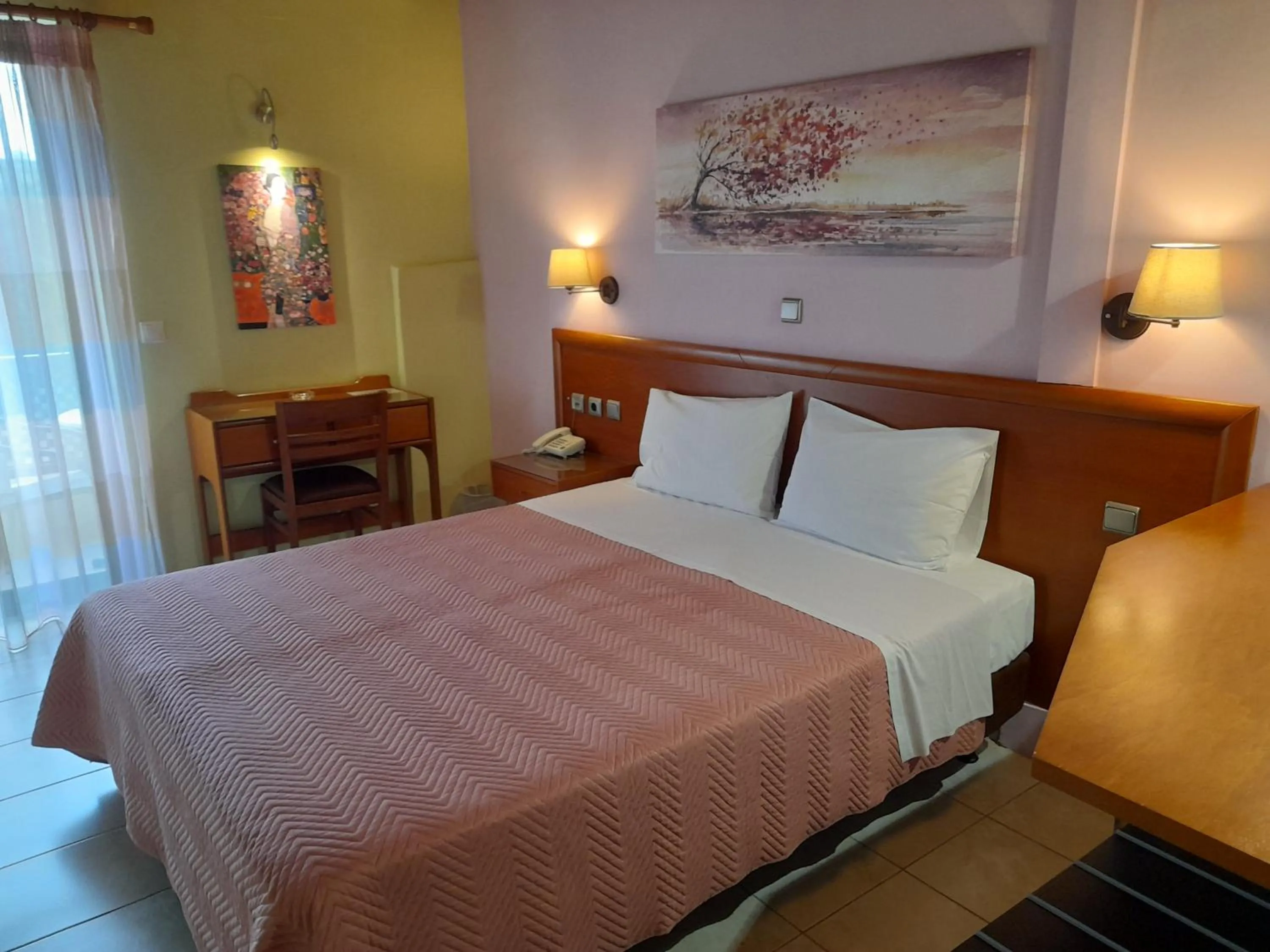 Bed in Hotel Prigipikon Suites and sofites
