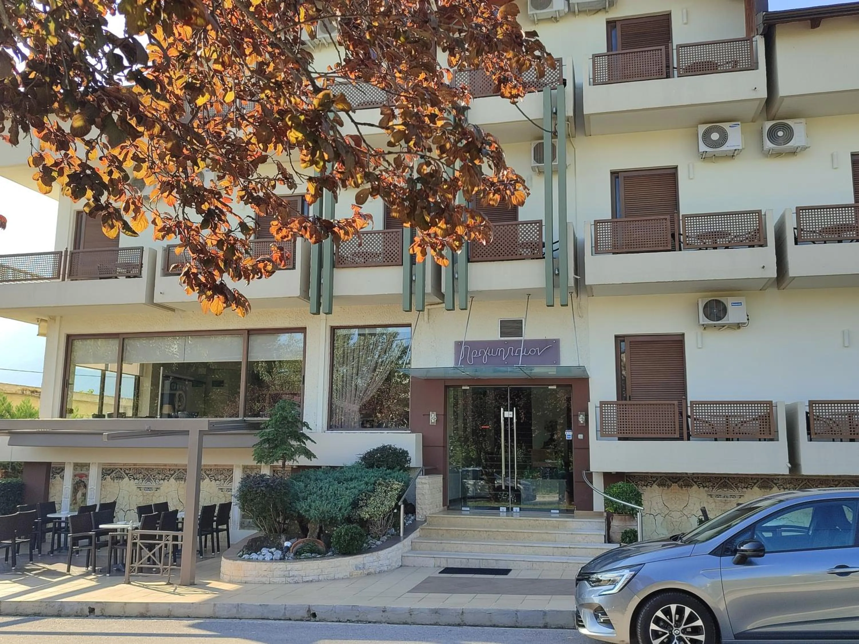 Hotel Prigipikon Suites and sofites