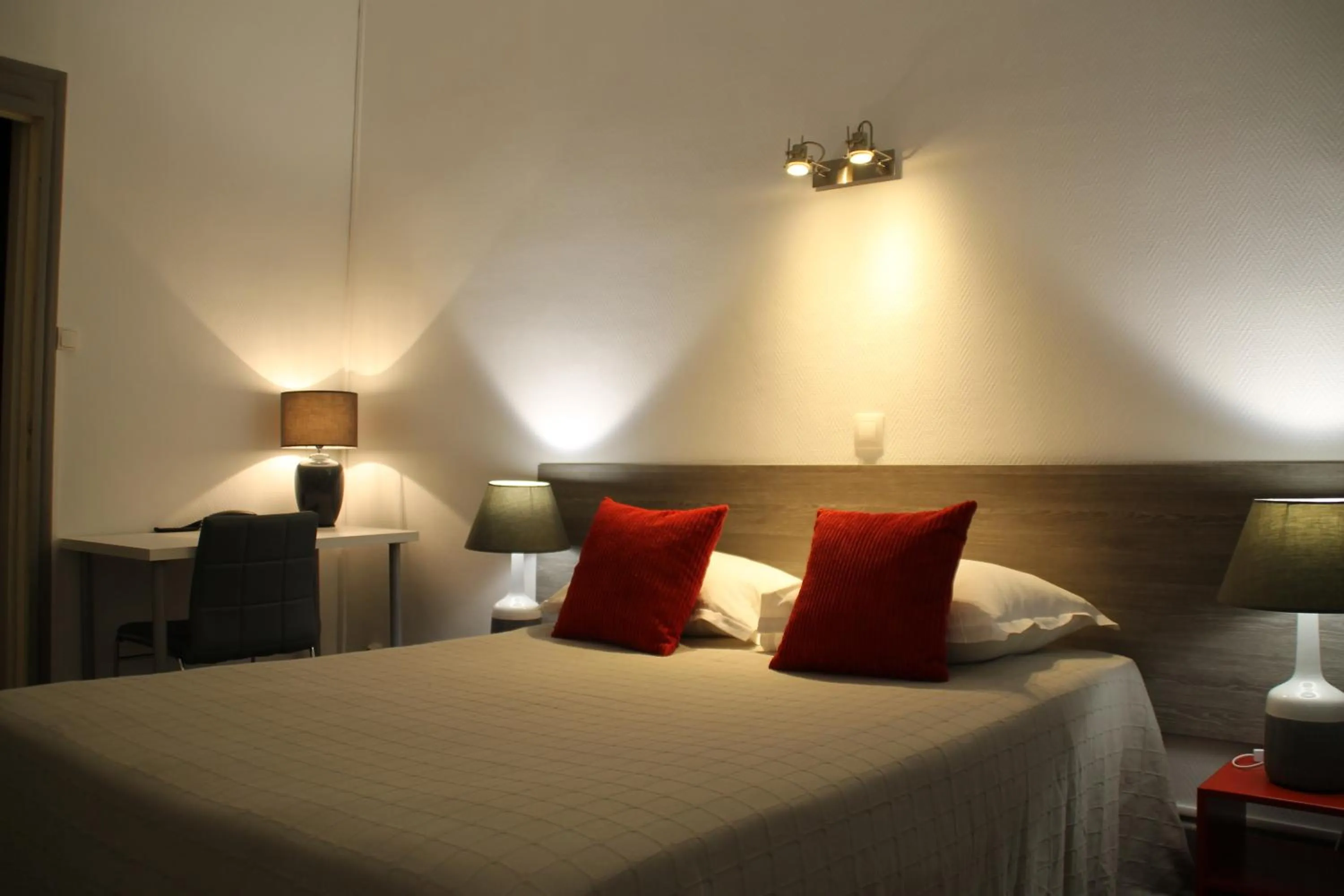 Photo of the whole room, Bed in Hôtel Rivière