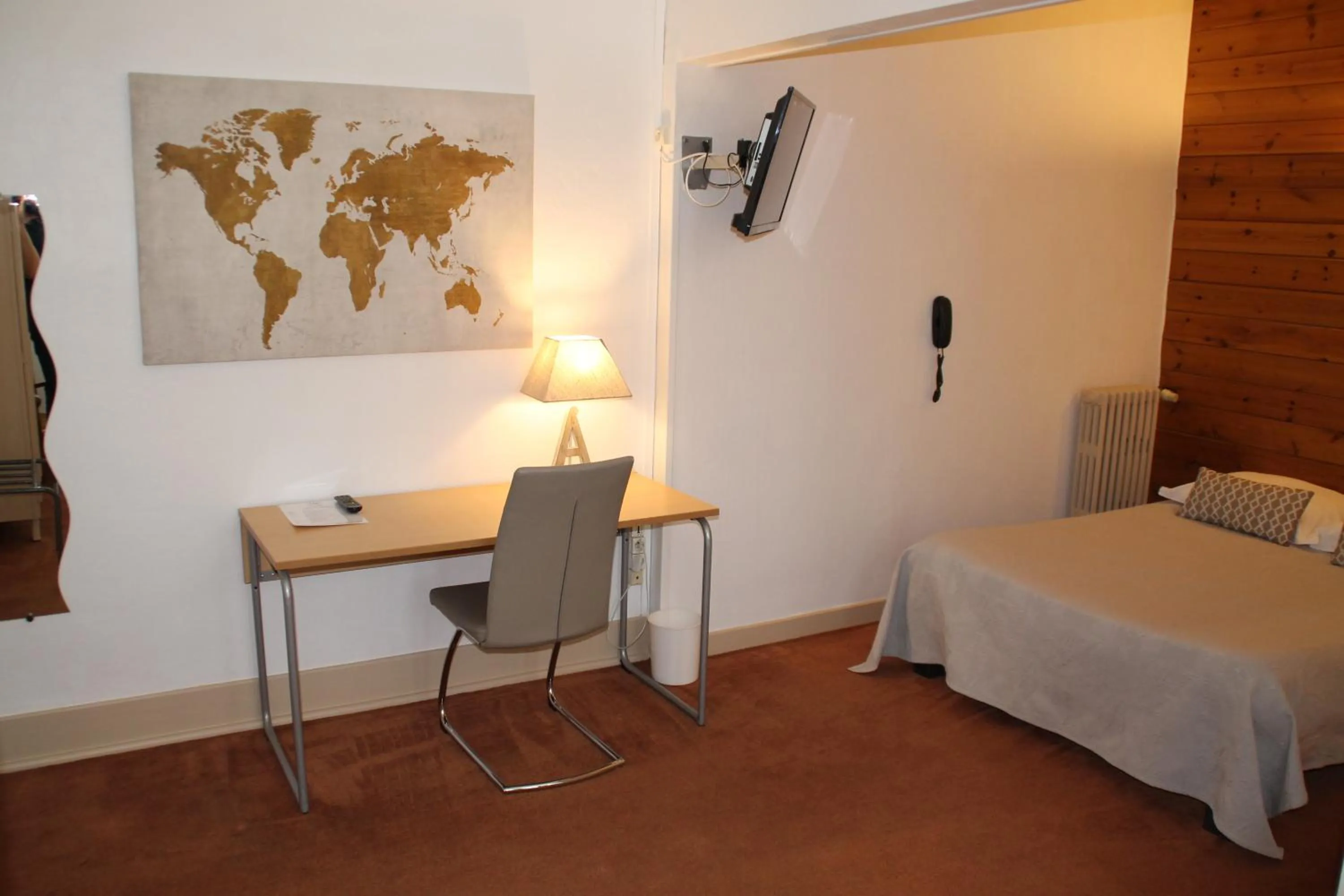 Bedroom, Bed in Hôtel Rivière