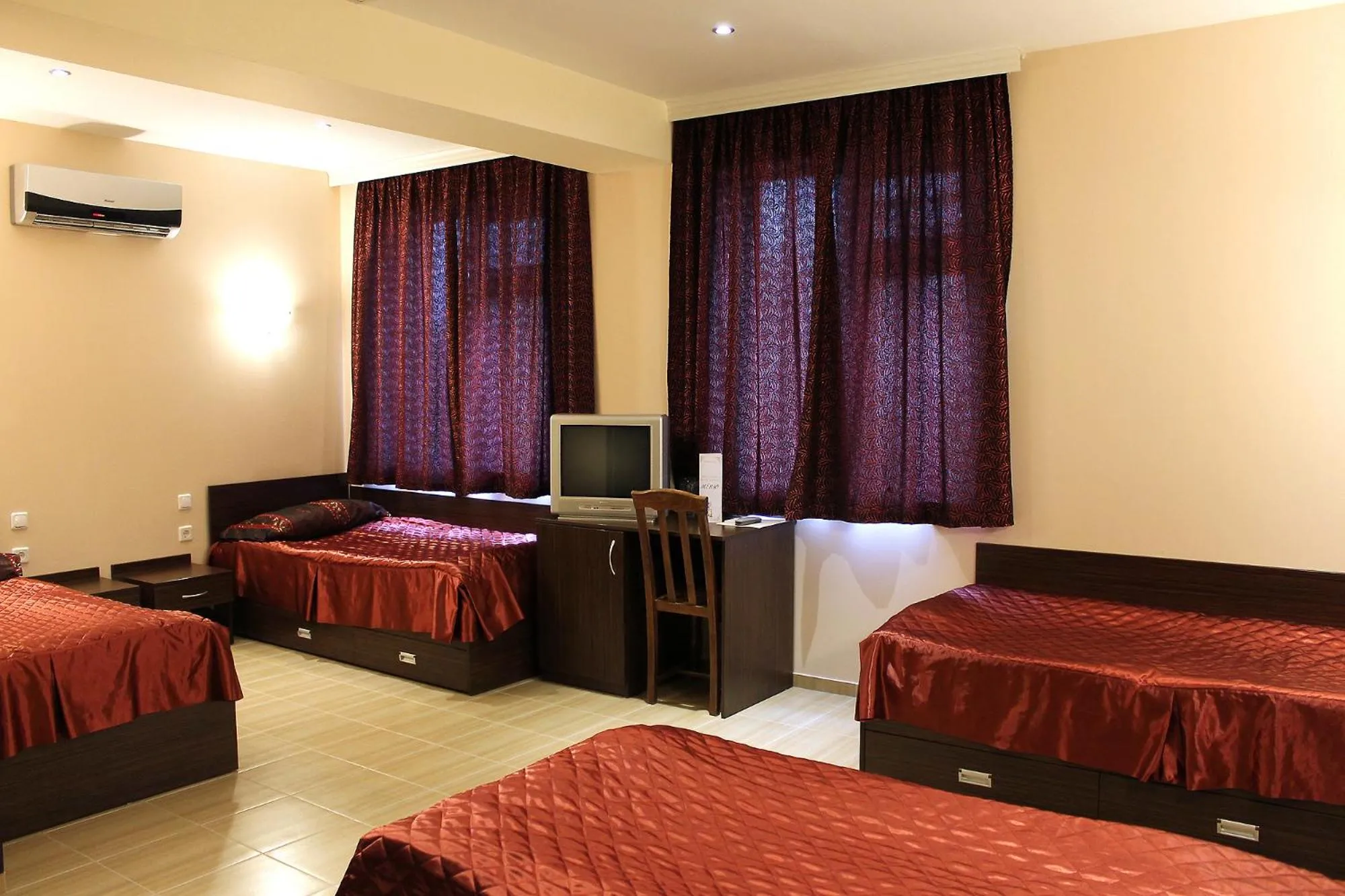 Quadruple Room in Hotel Diplomat Park