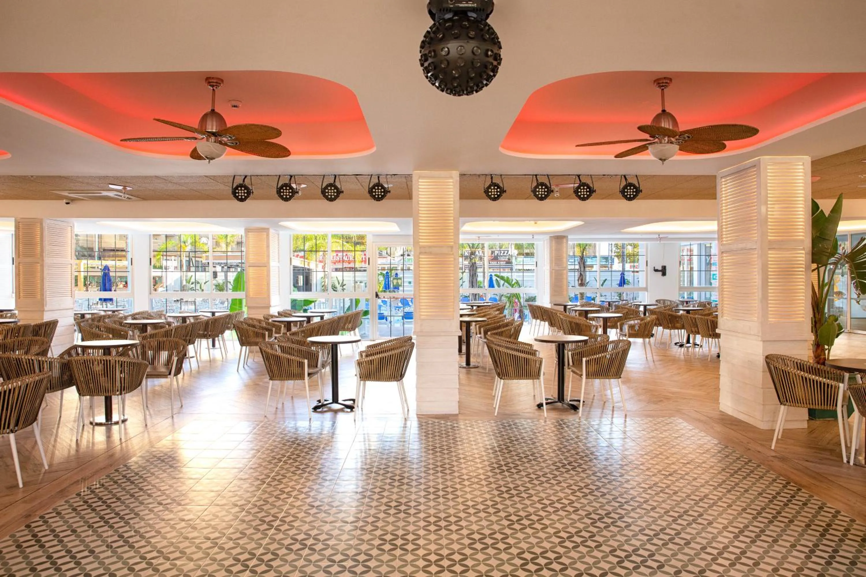 Lounge or bar in Ambassador Playa II