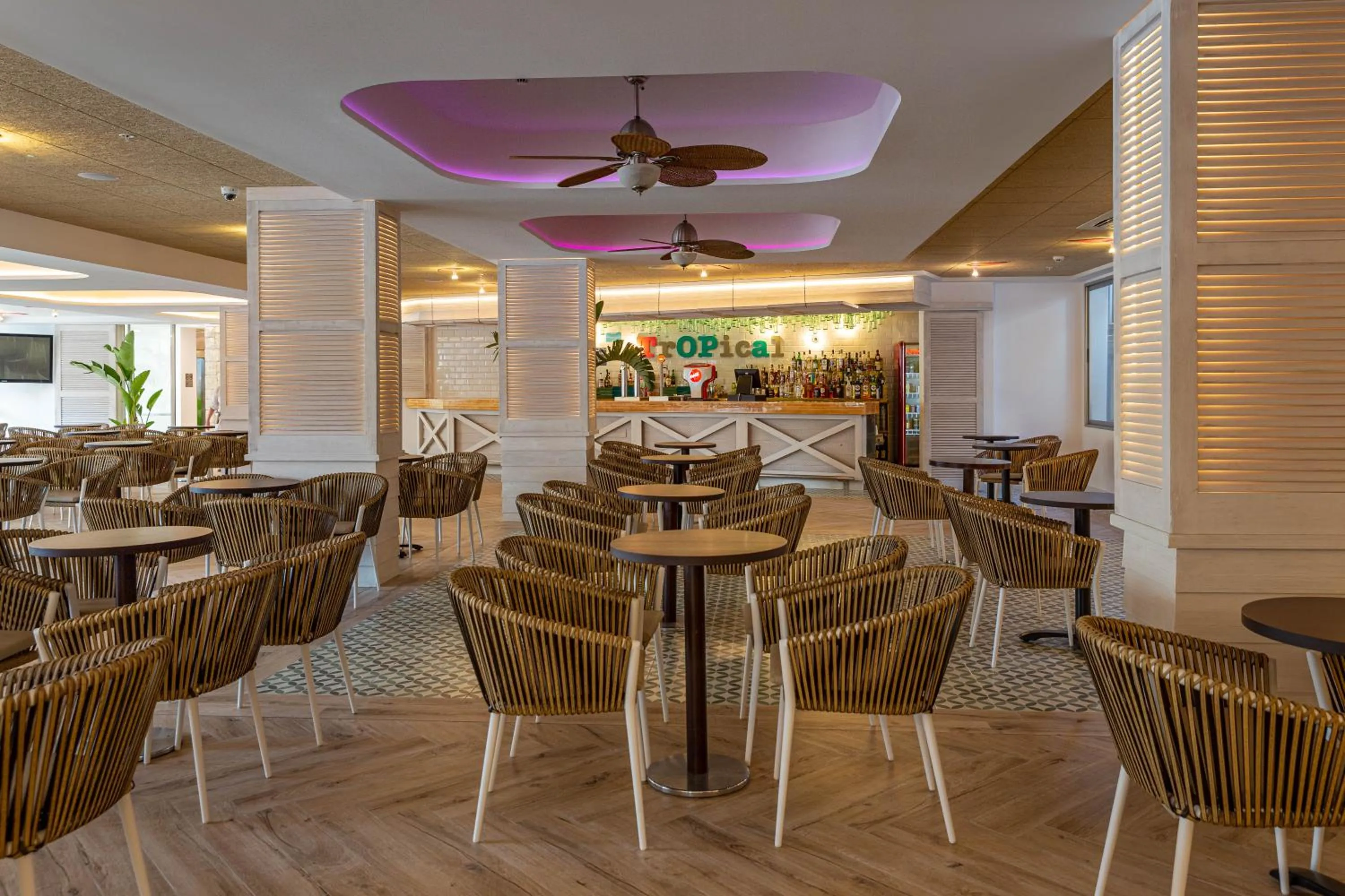 Lounge or bar in Ambassador Playa II