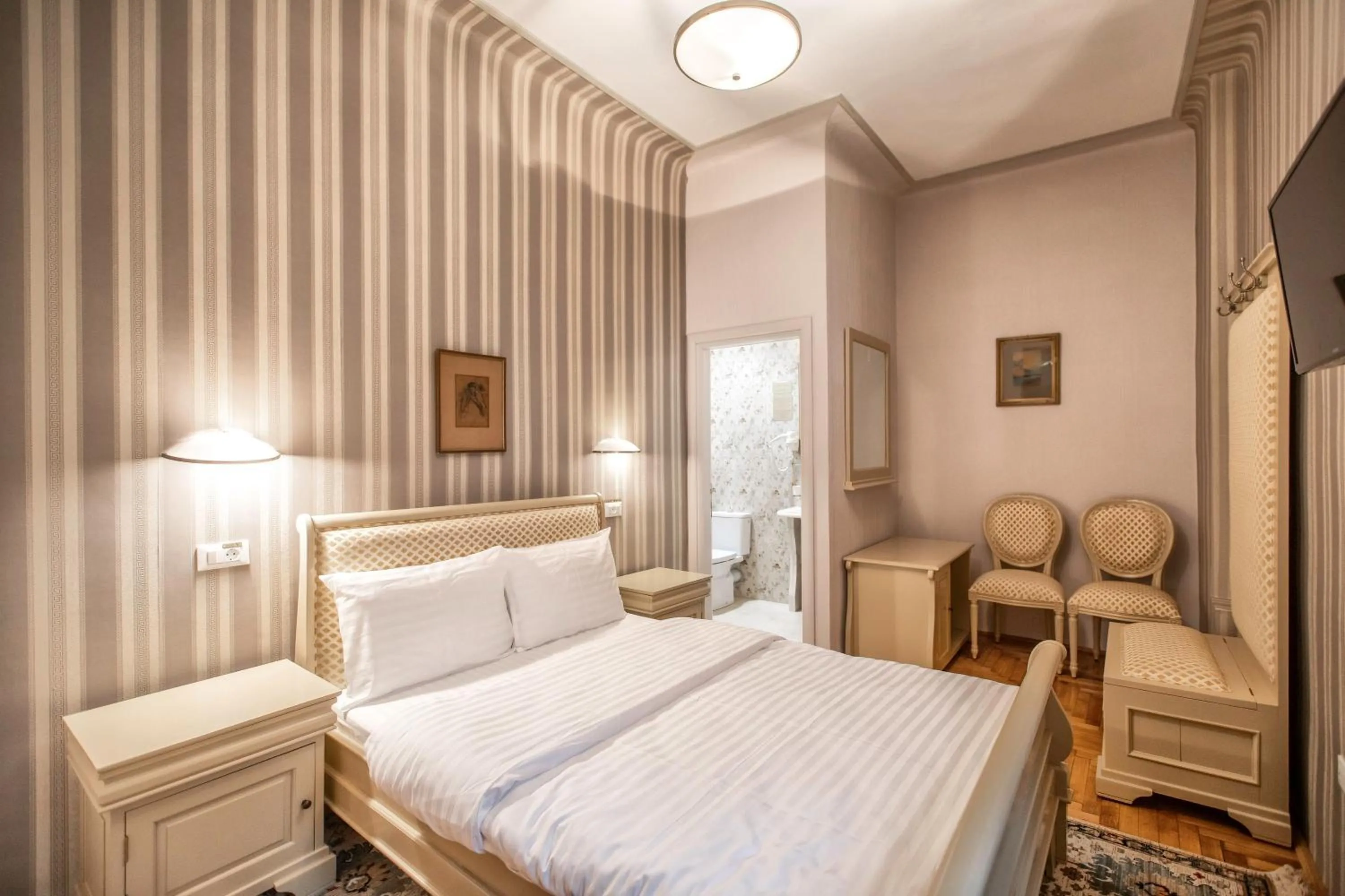 Property building, Bed in Casa Gotica Residence