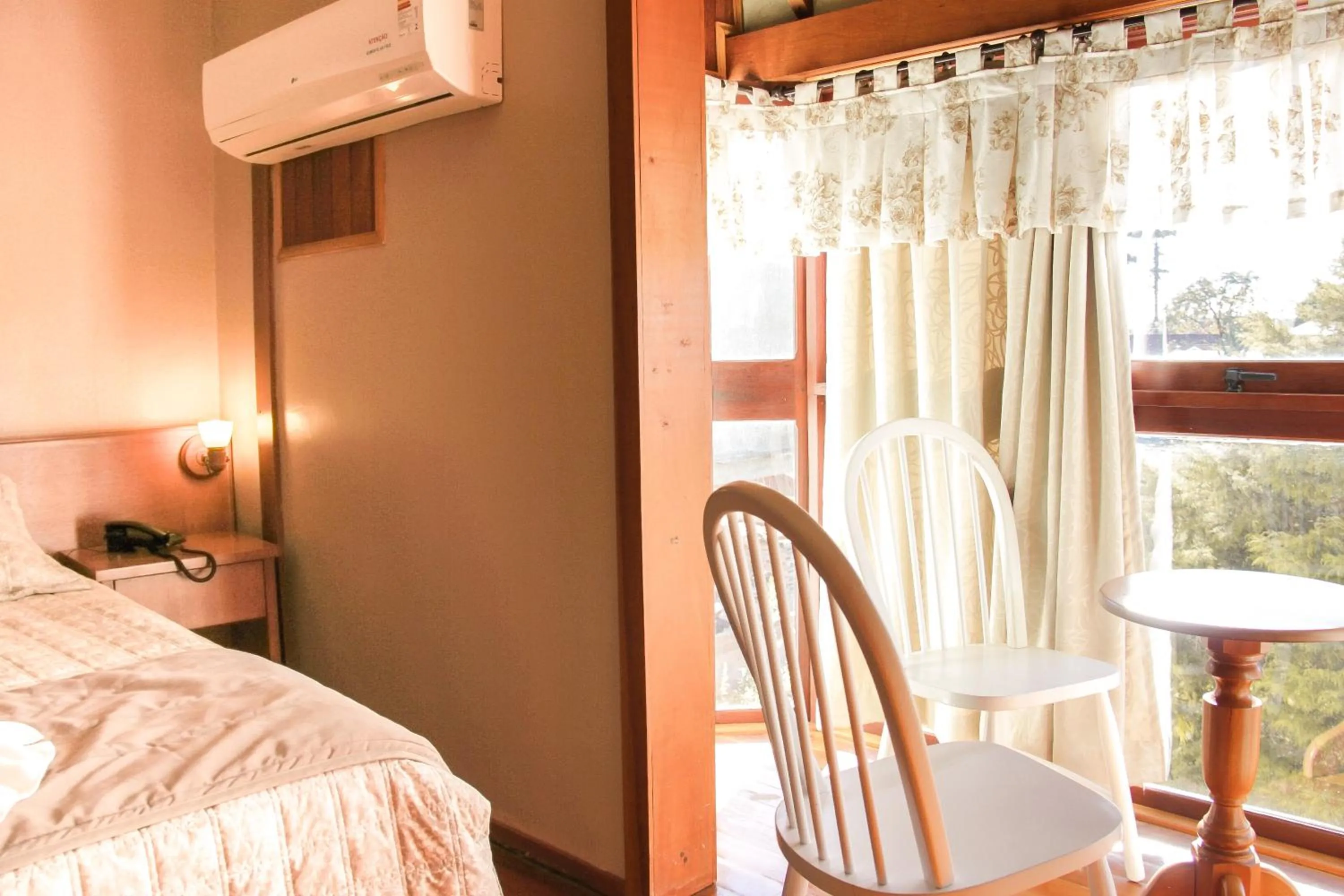 Balcony/Terrace, Bed in Hotel Aconchego da Serra