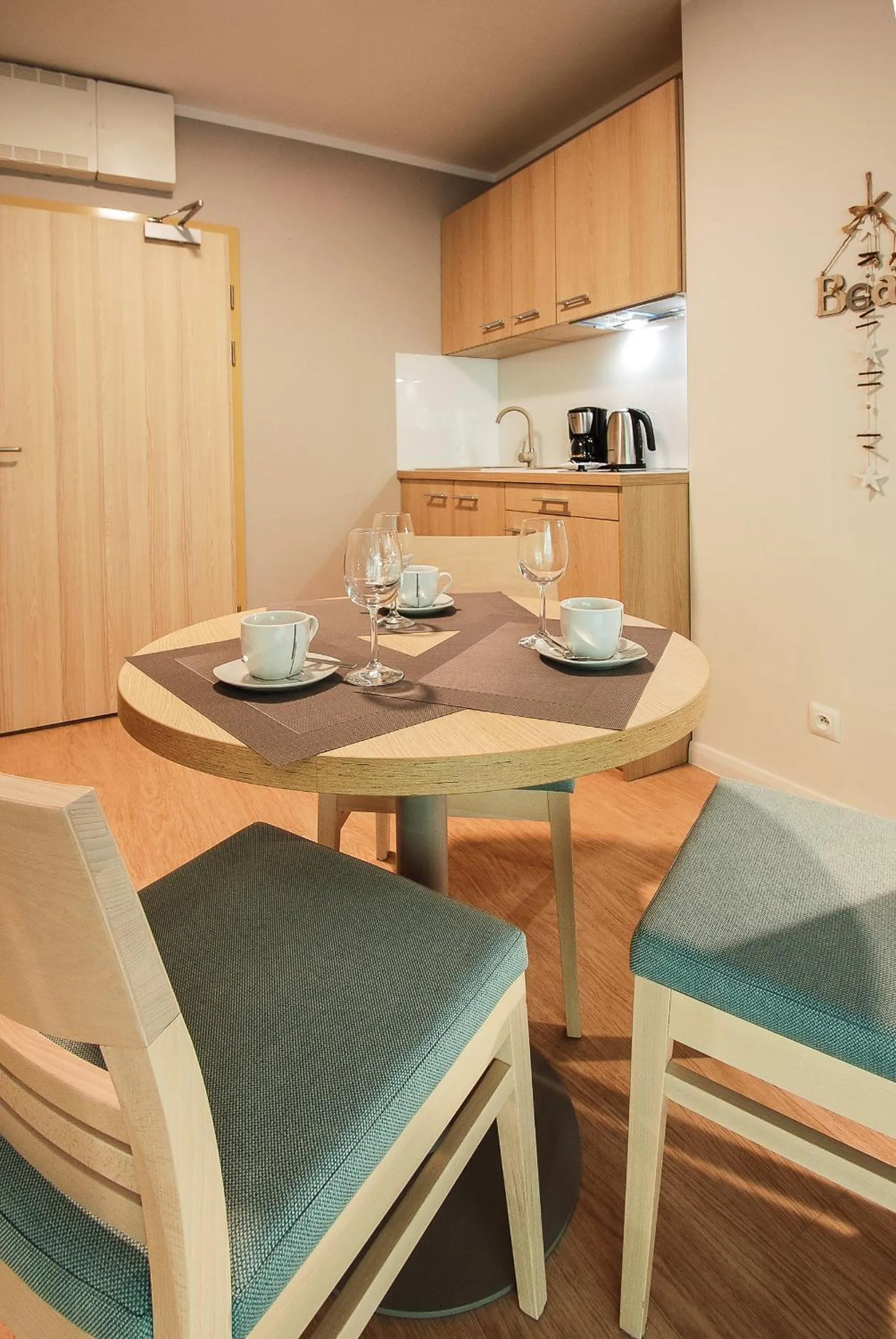 Kitchen or kitchenette in Osiedle Cesarskie Apartamenty - Parking - Apartamenty Bryza
