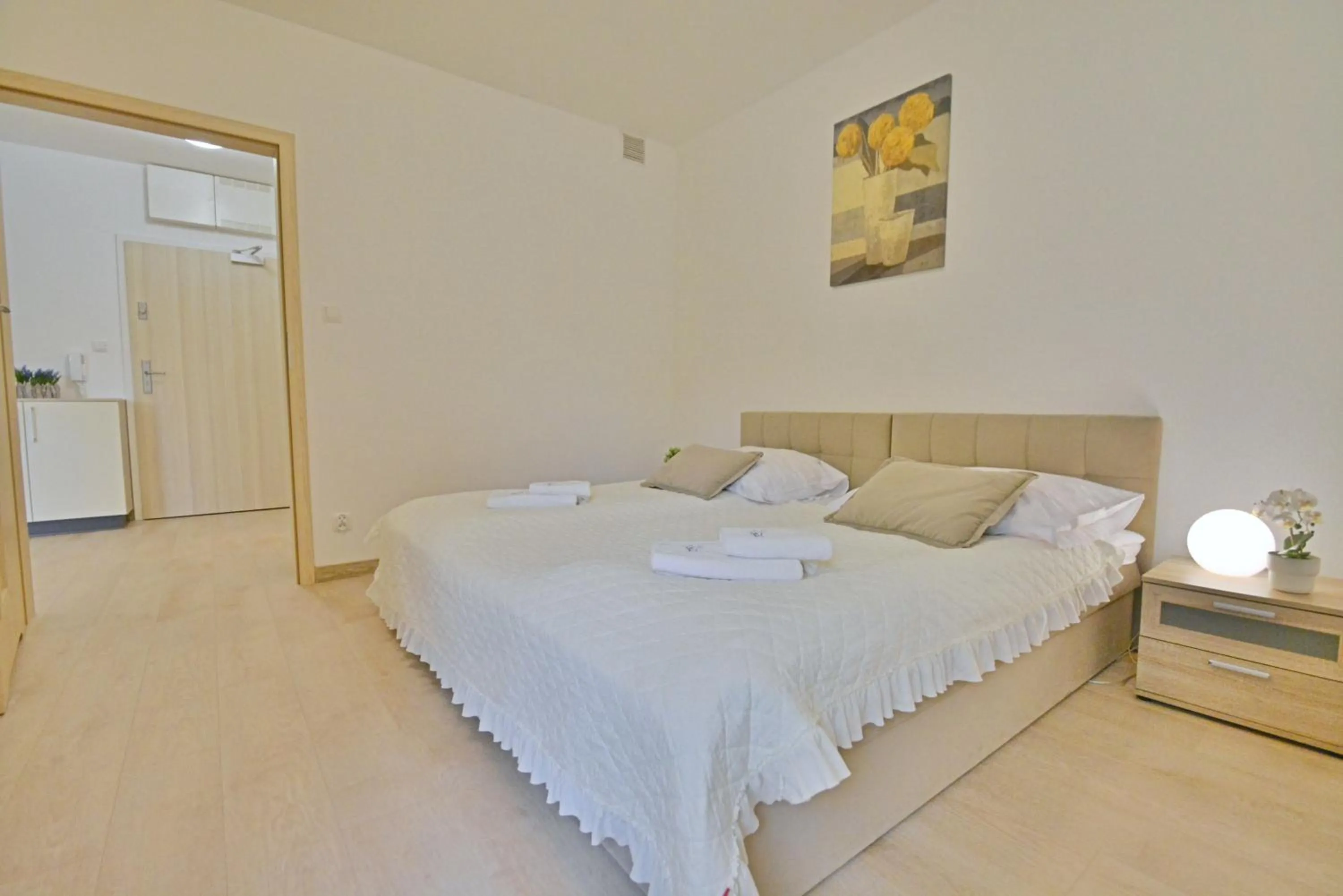 Bed in Osiedle Cesarskie Apartamenty - Parking - Apartamenty Bryza