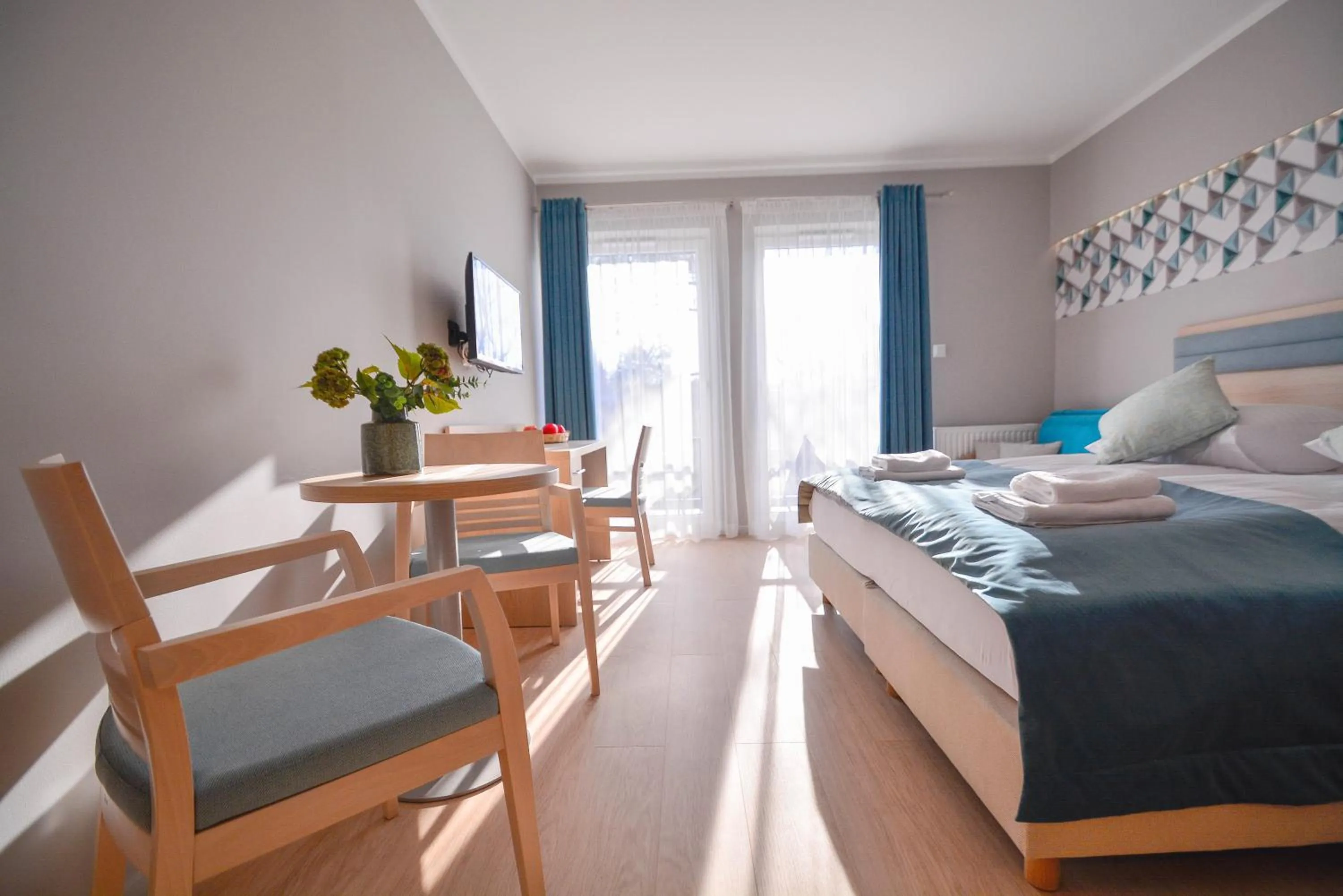 Seating area, Bed in Osiedle Cesarskie Apartamenty - Parking - Apartamenty Bryza